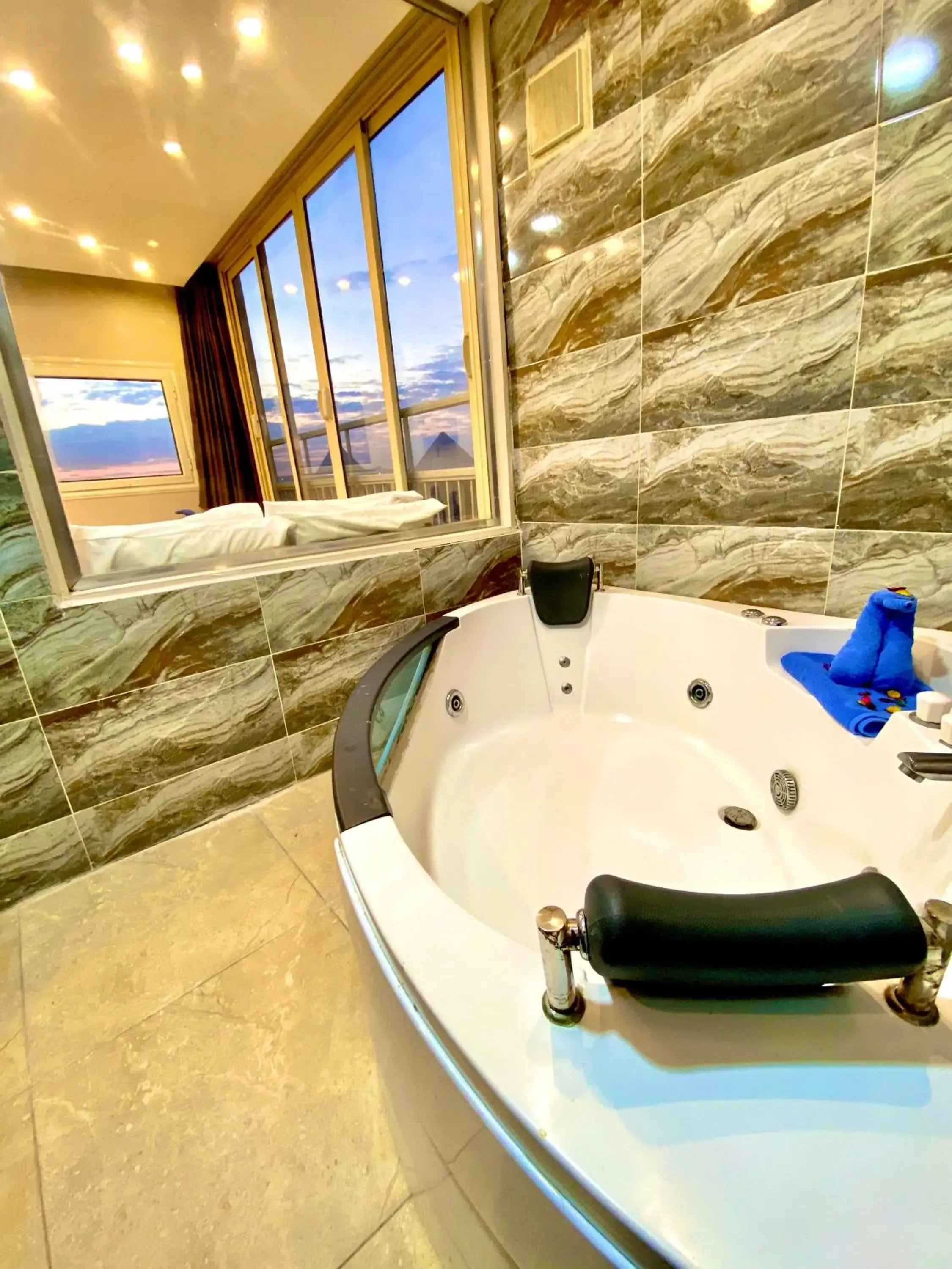 King Room With Jacuzzi And Pyramids View in Horus Horizon INN Pyramids View King Room With Jacuzzi And Pyramids View in Horus Horizon INN Pyramids View