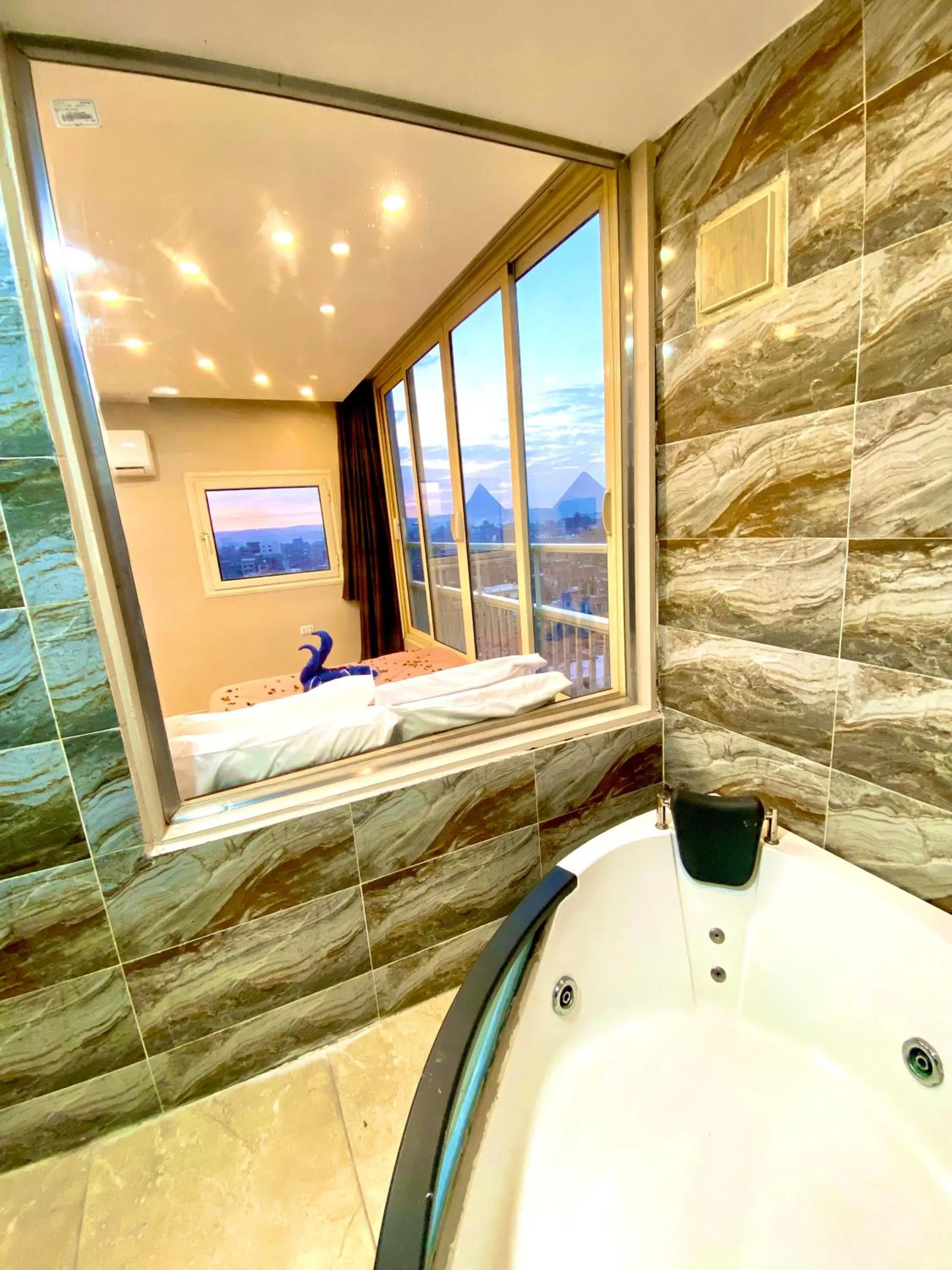 Horus Horizon INN Pyramids View