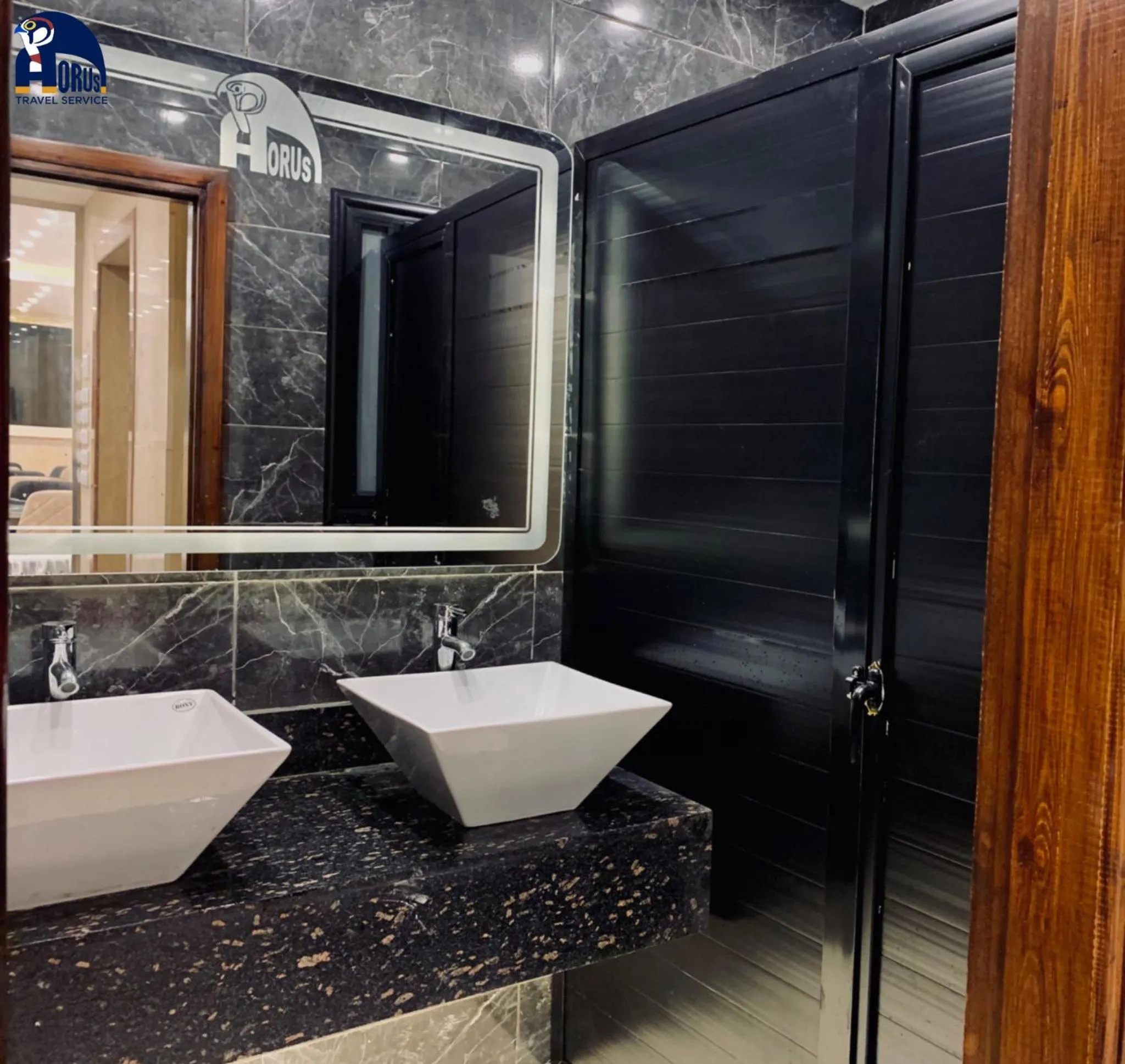 Restaurant/places to eat in Horus Horizon INN Pyramids View