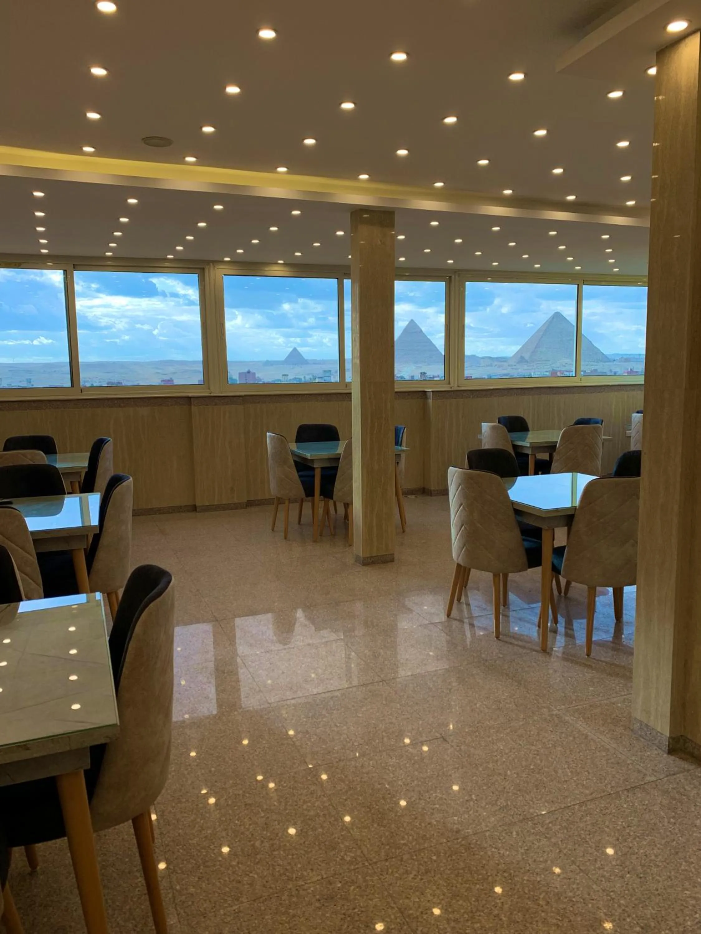 Horus Horizon INN Pyramids View