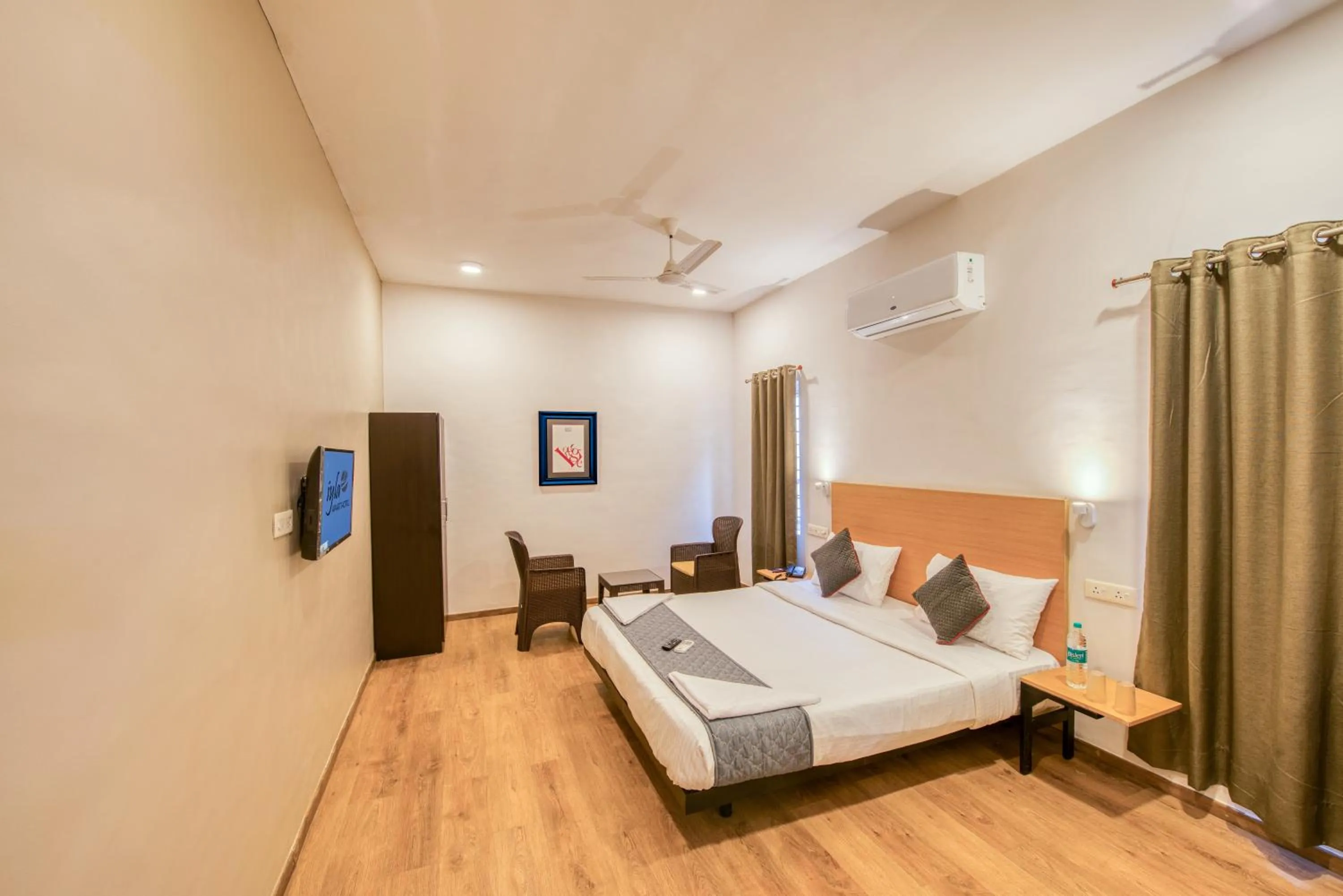 TV and multimedia, Bed in Iyla Apart Hotel