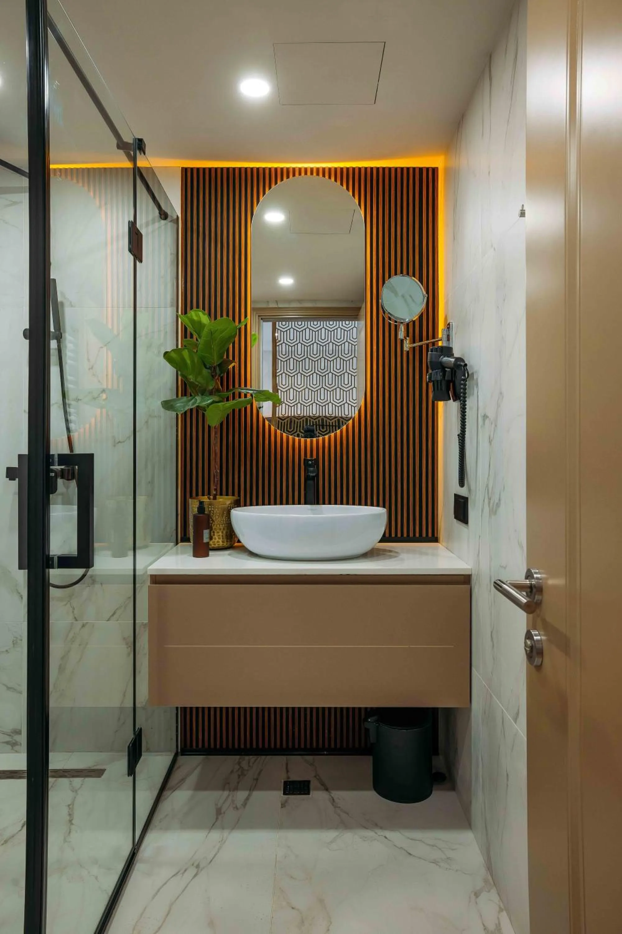 Toilet in Hotel Monday by DNT Group