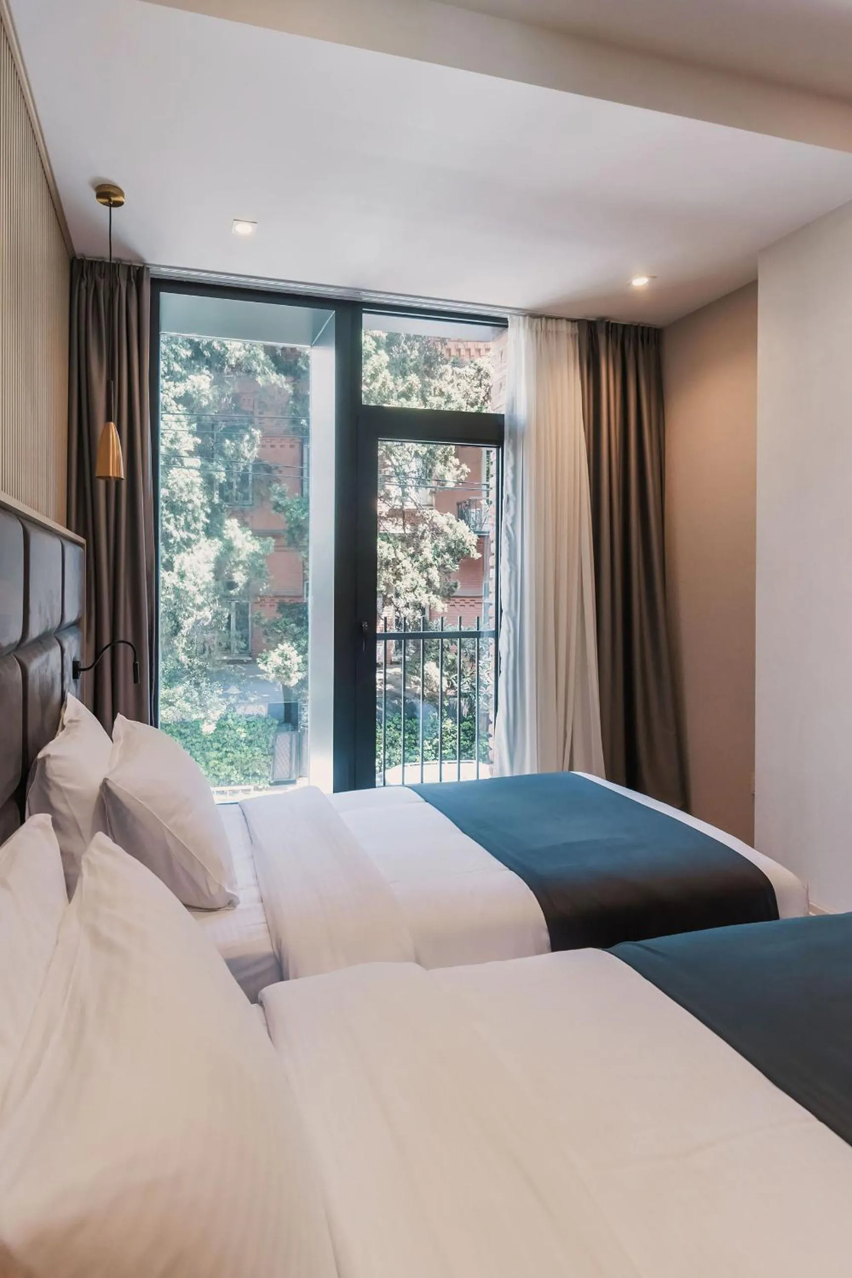 Bed in Hotel Monday by DNT Group