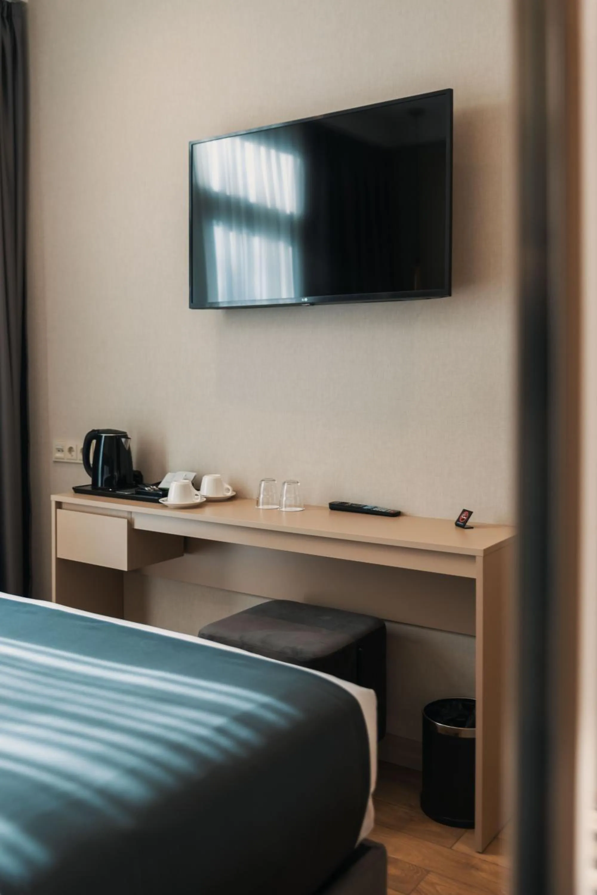 TV and multimedia, Bed in Hotel Monday by DNT Group