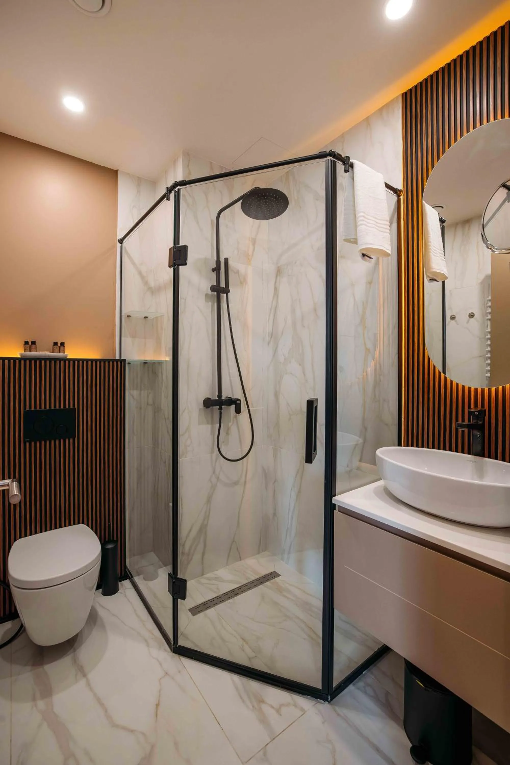 Shower in Hotel Monday by DNT Group