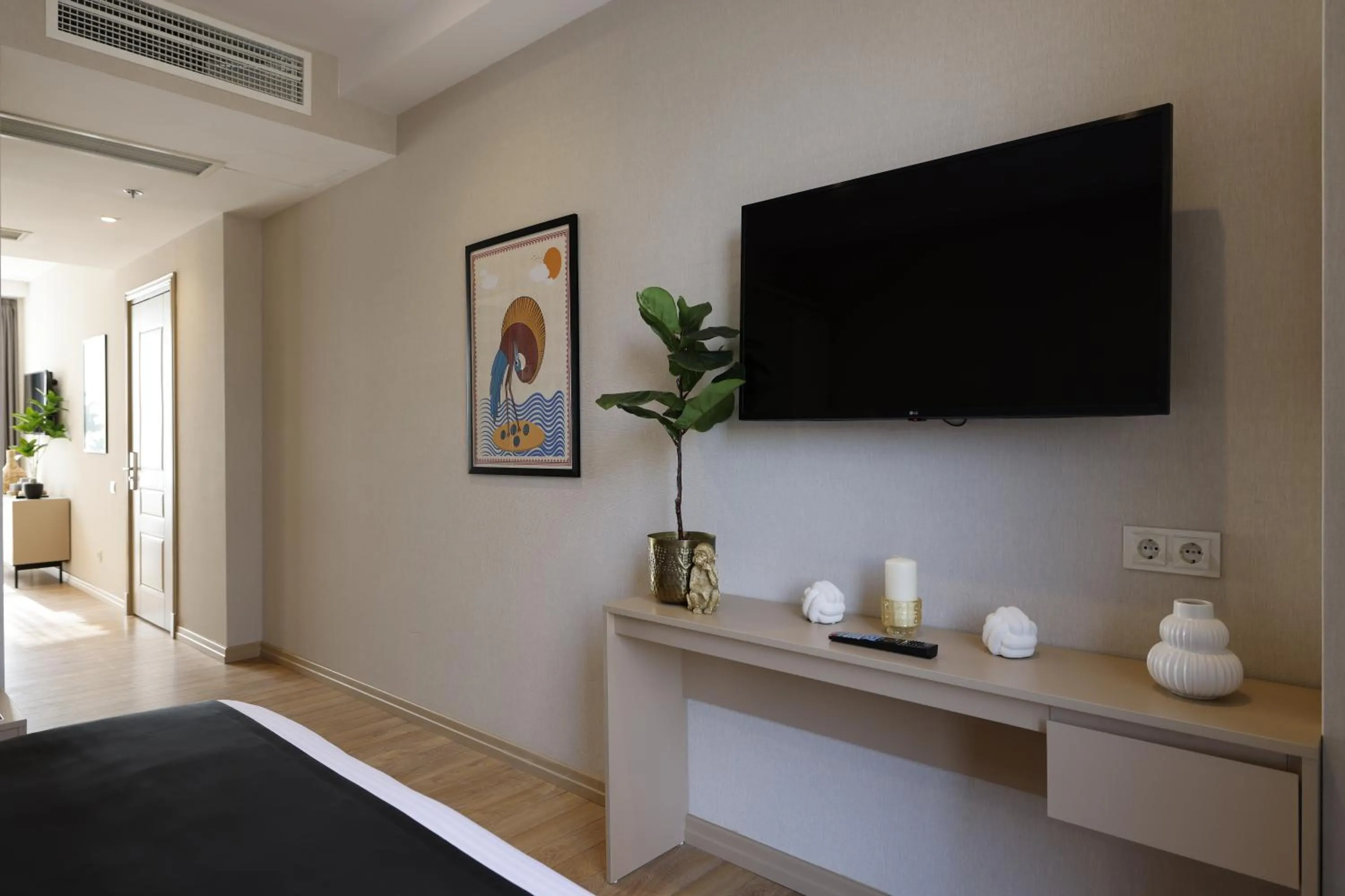 TV and multimedia, Bed in Hotel Monday by DNT Group