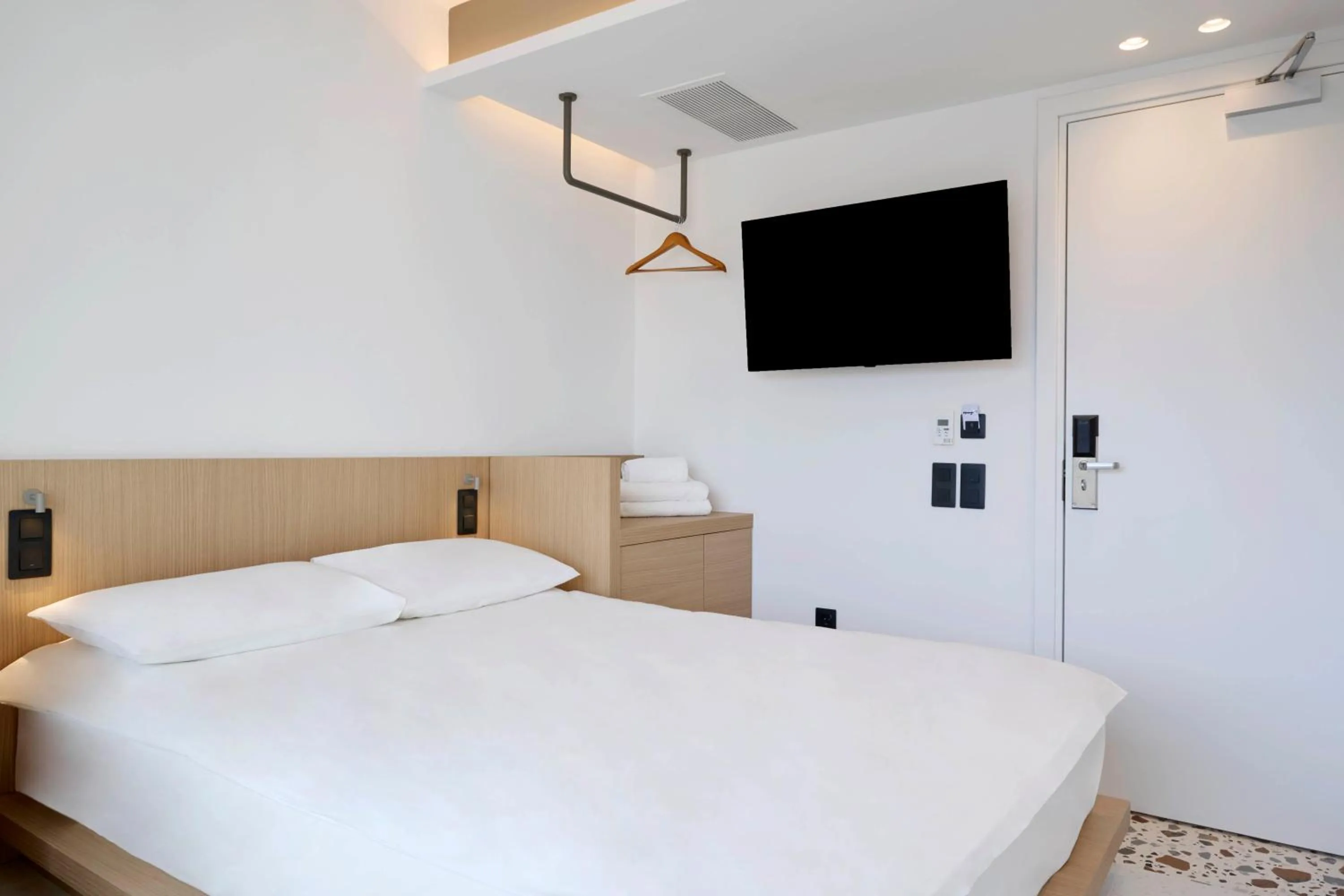 Bedroom, Bed in Twinn Downtown Piraeus, Santikos Collection