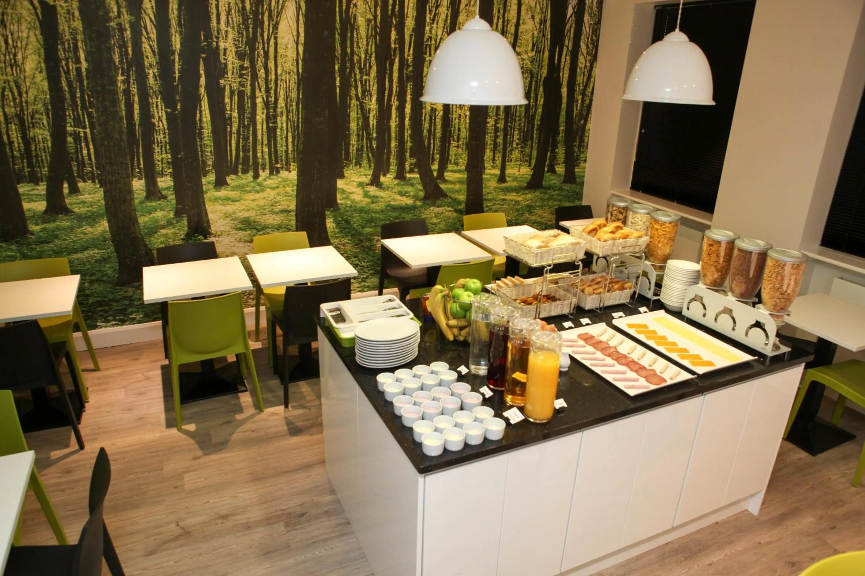 Restaurant/places to eat in The Omega Hotel