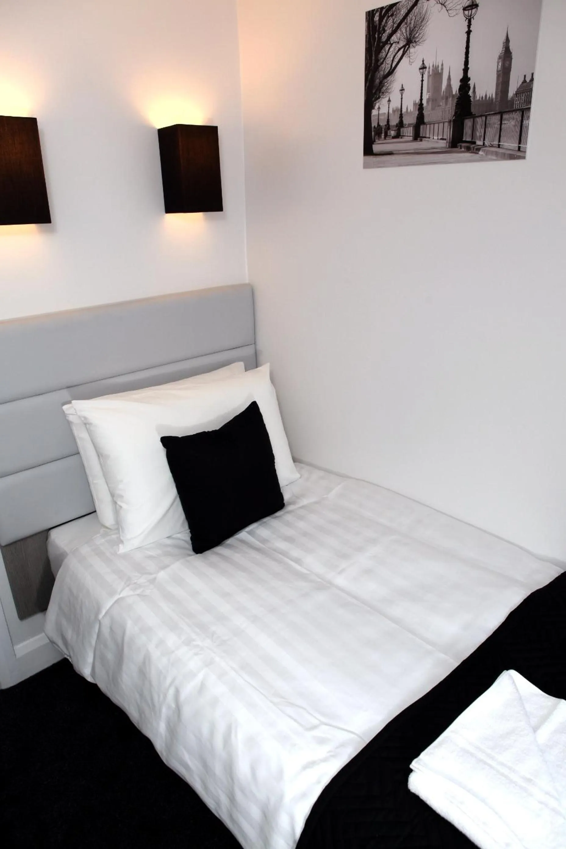 Decorative detail, Bed in The Omega Hotel