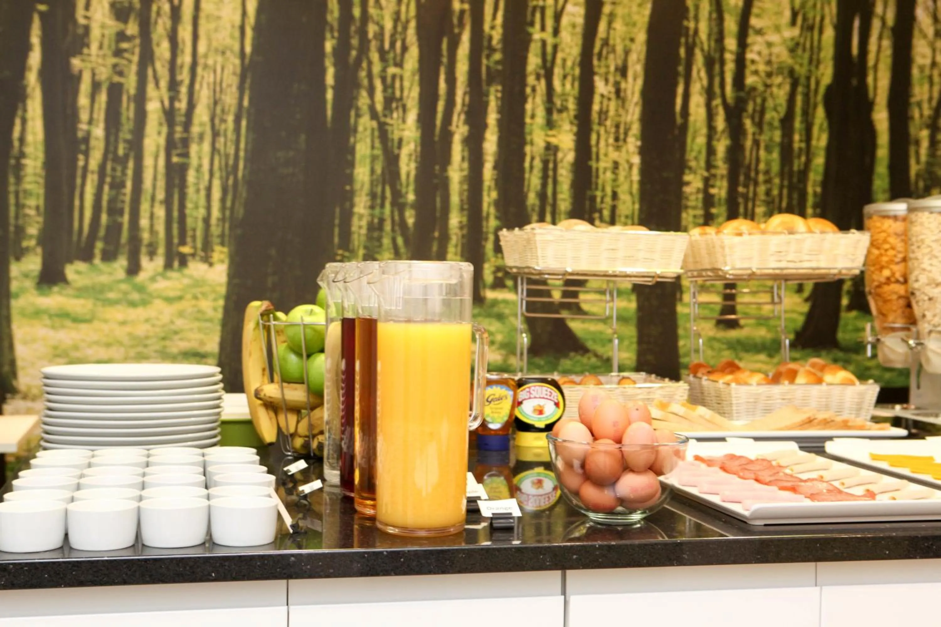 Restaurant/places to eat in The Omega Hotel