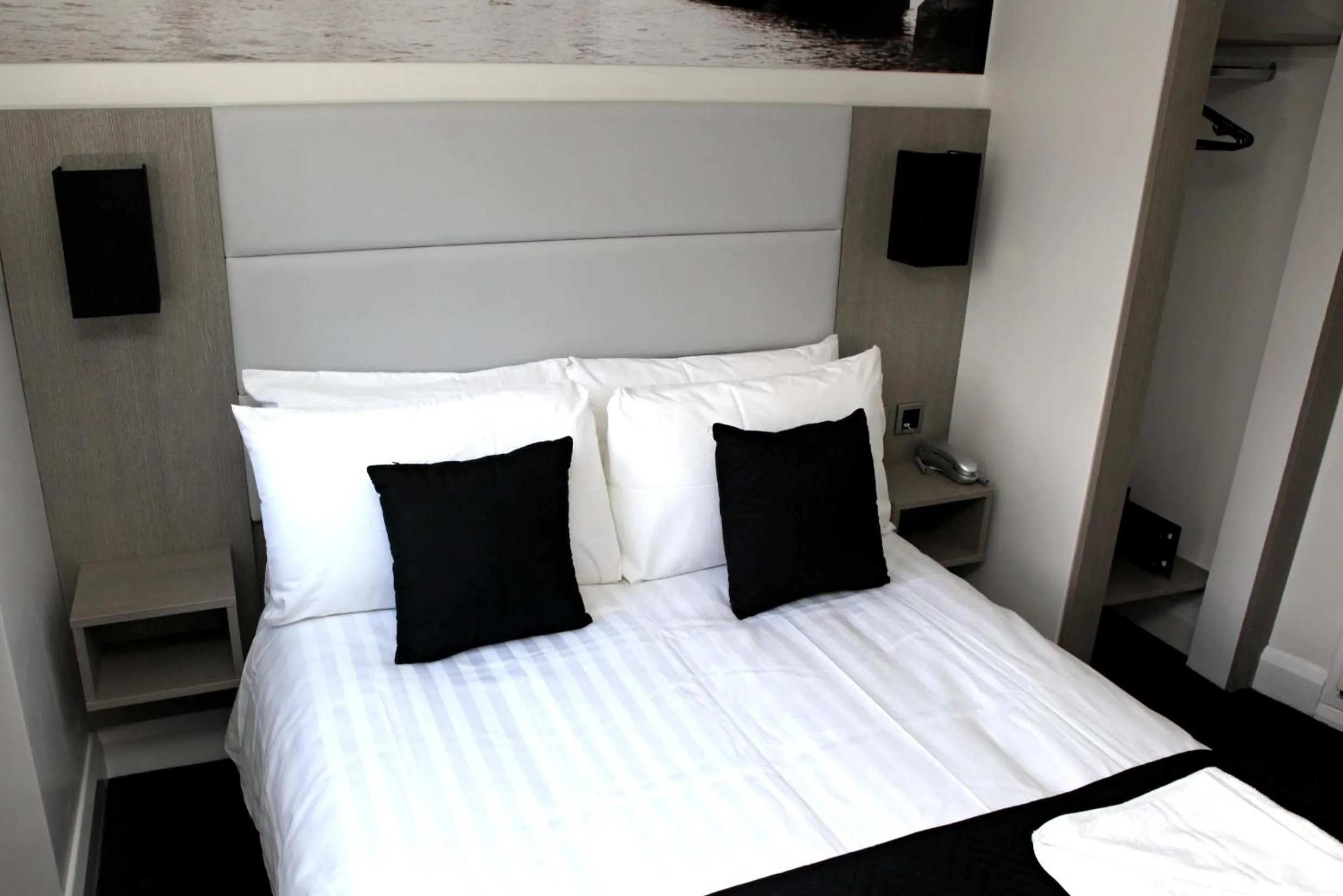 Decorative detail, Bed in The Omega Hotel