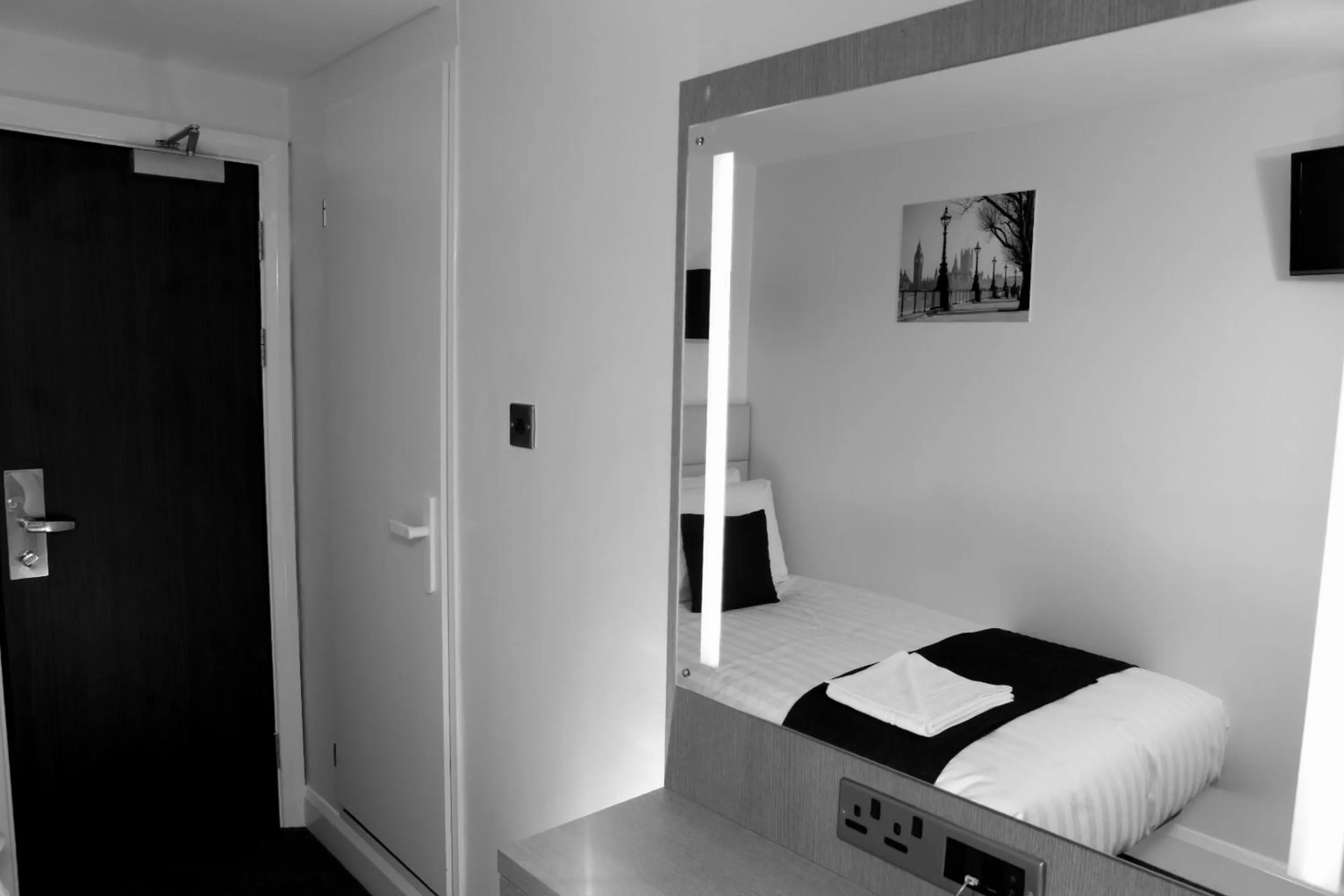 Decorative detail, Bed in The Omega Hotel