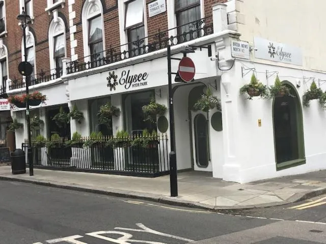 Property building in Elysee Hyde Park