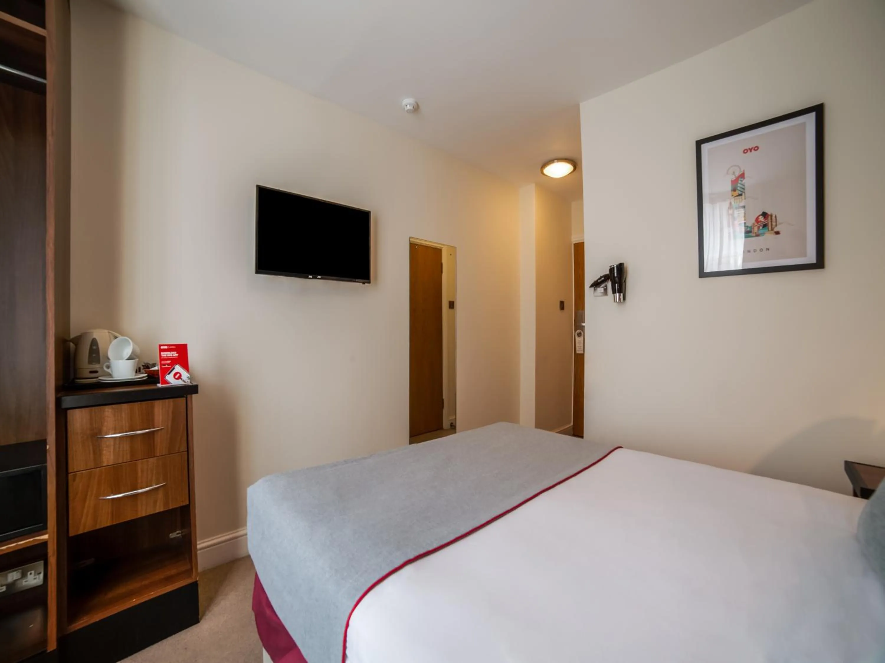 Bedroom, Bed in Elysee Hyde Park