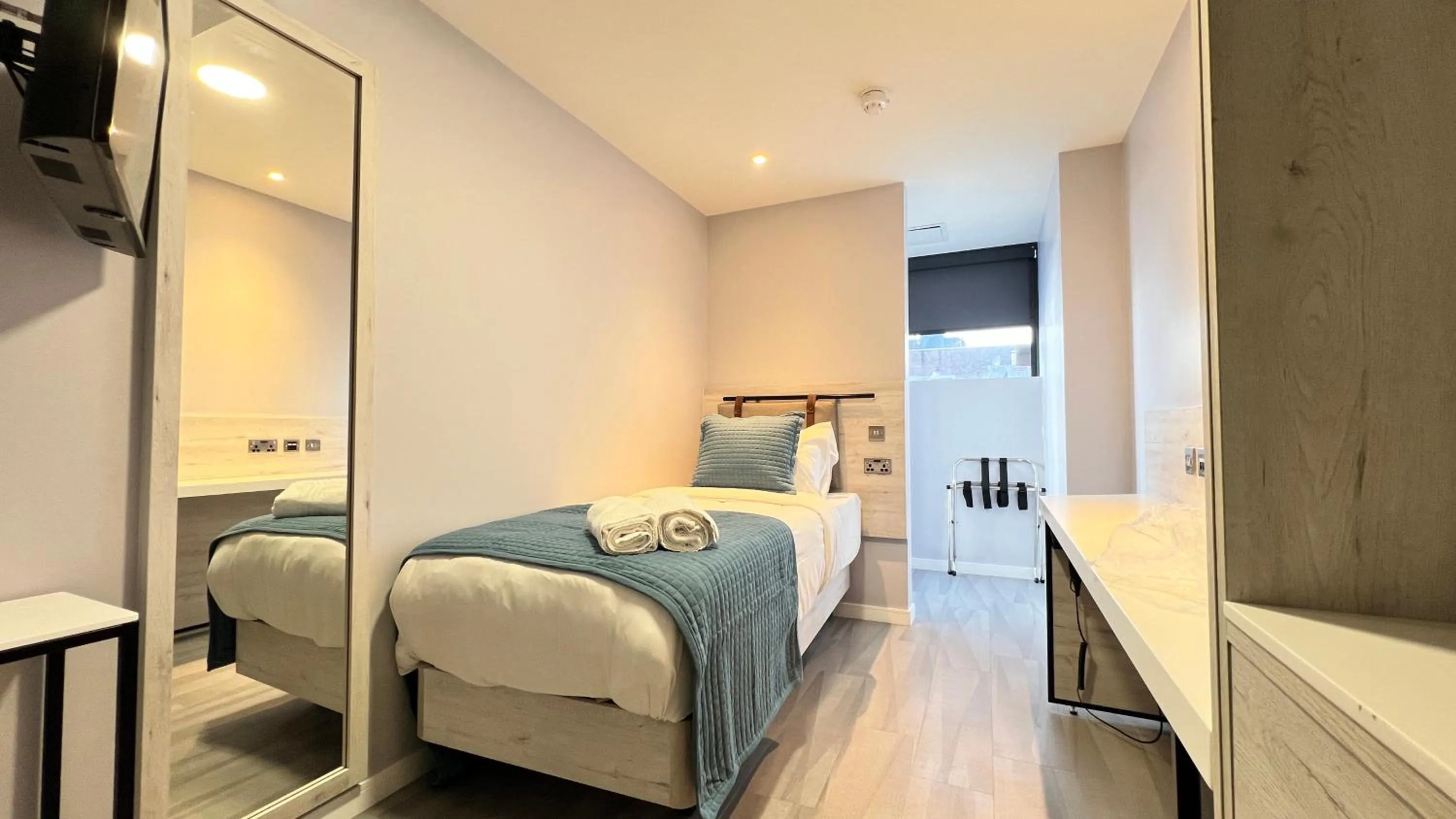 Bedroom, Bed in Wellington Temple Bar