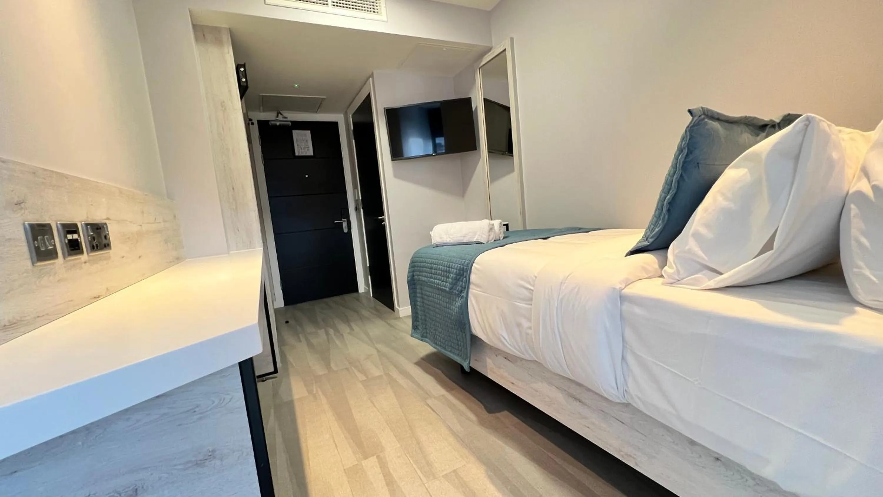 Bedroom, Bed in Wellington Temple Bar