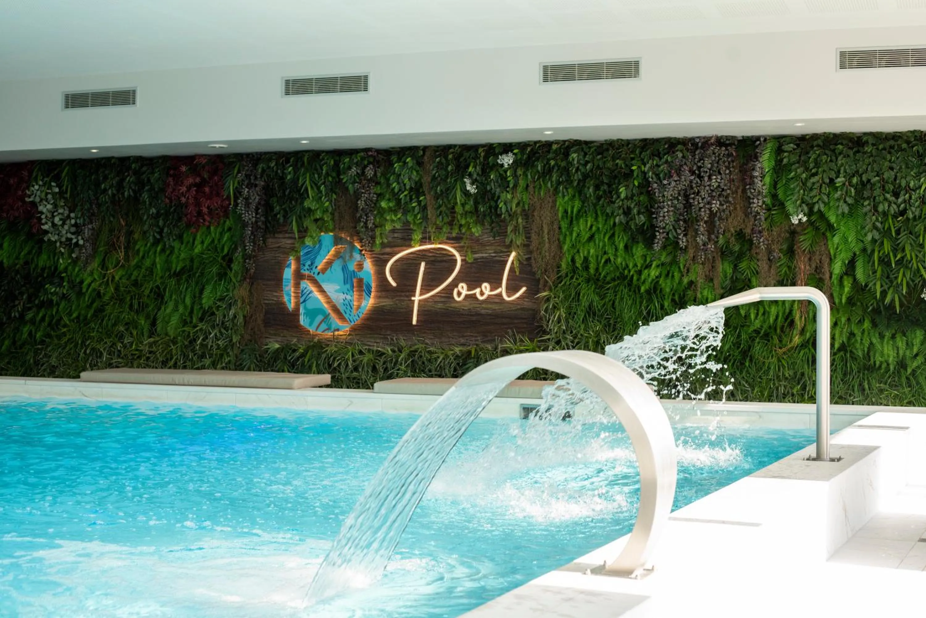 Swimming pool in Ki Space Hotel & Spa - near Disneyland Paris