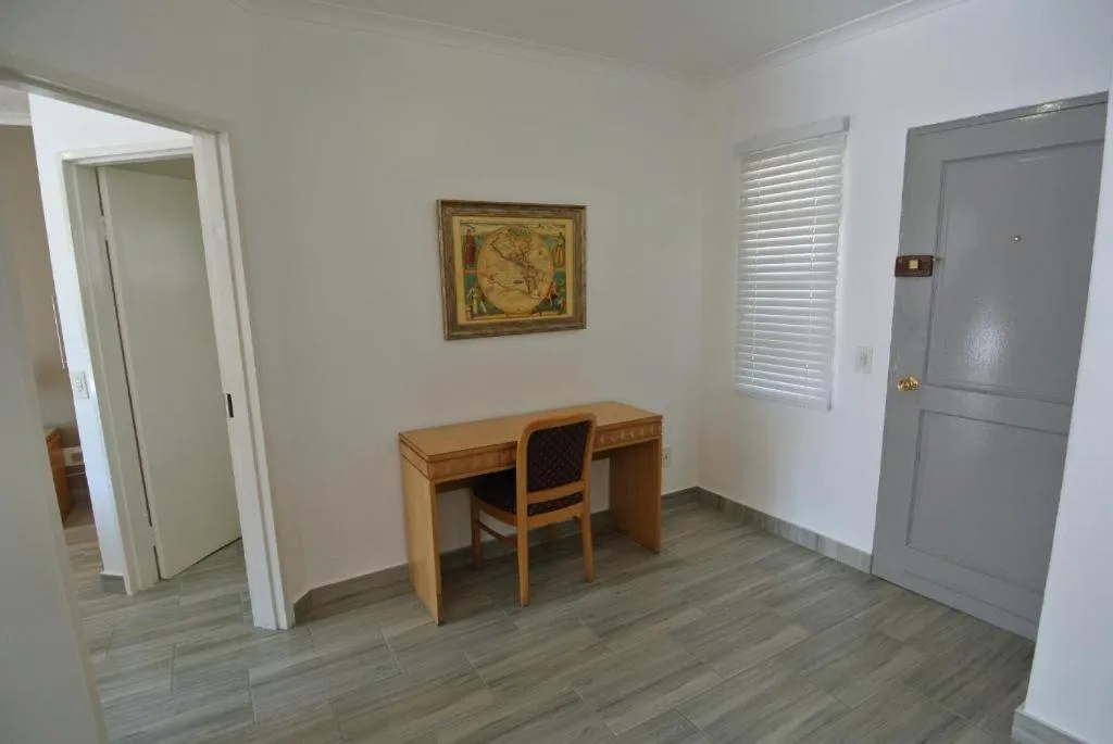 Dining area in Airport Inn and Suites