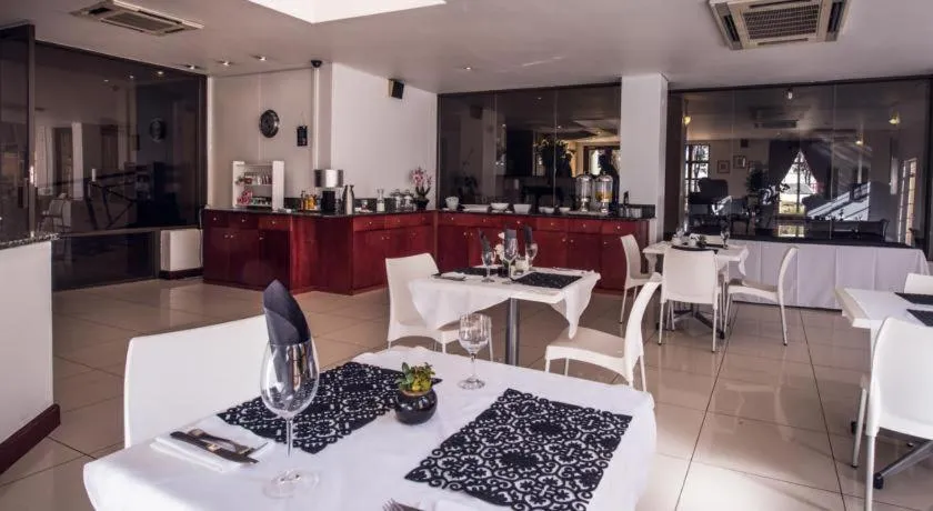 Restaurant/places to eat in Airport Inn and Suites