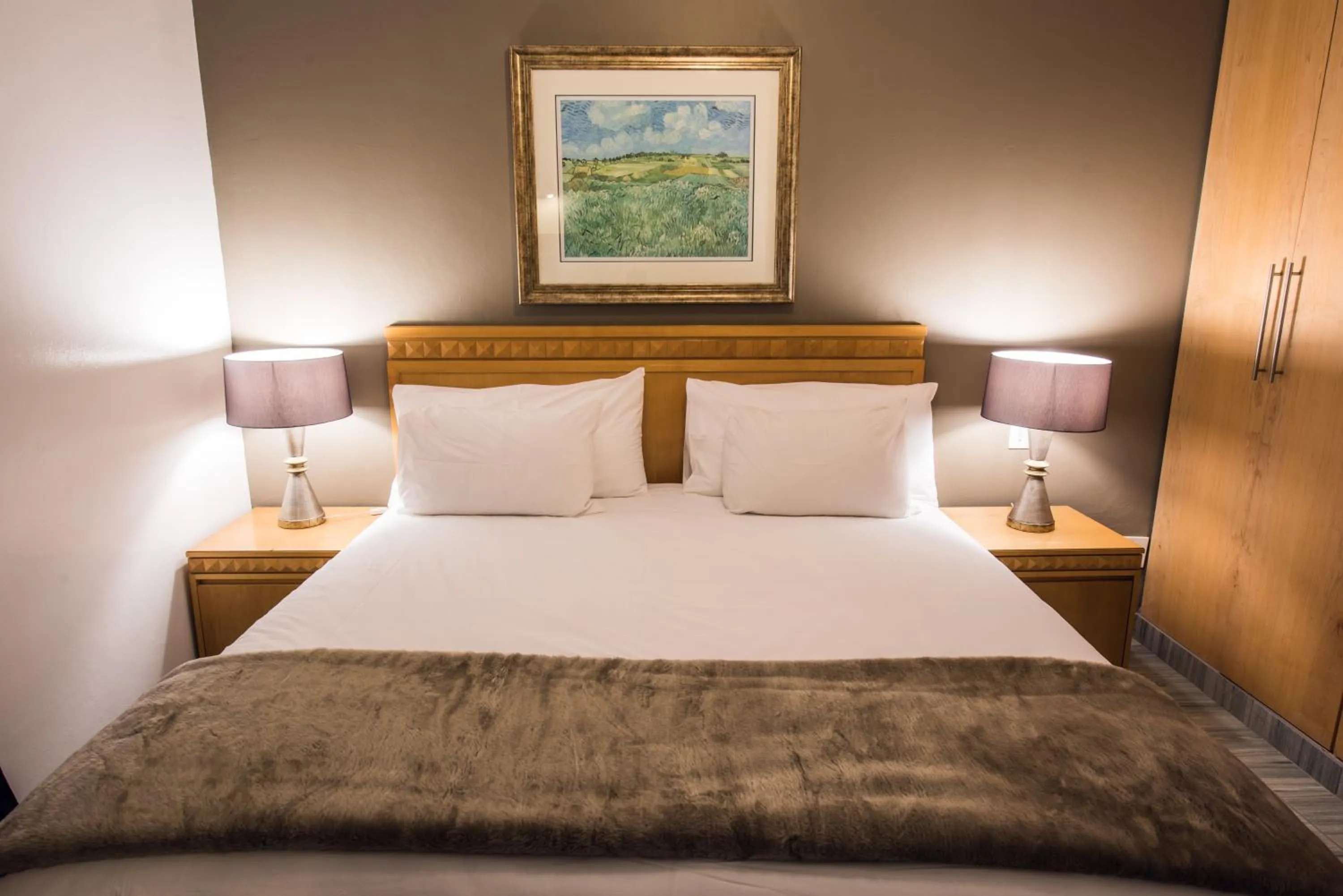 Bed in Airport Inn and Suites