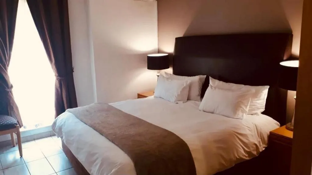 Bedroom, Bed in Airport Inn and Suites