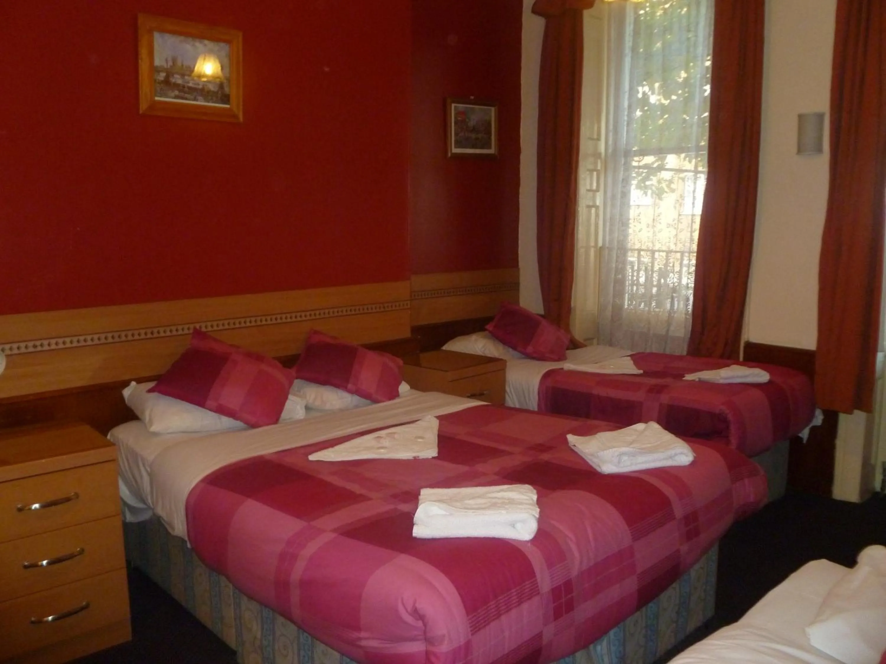 Bed in Grenville House Hotel
