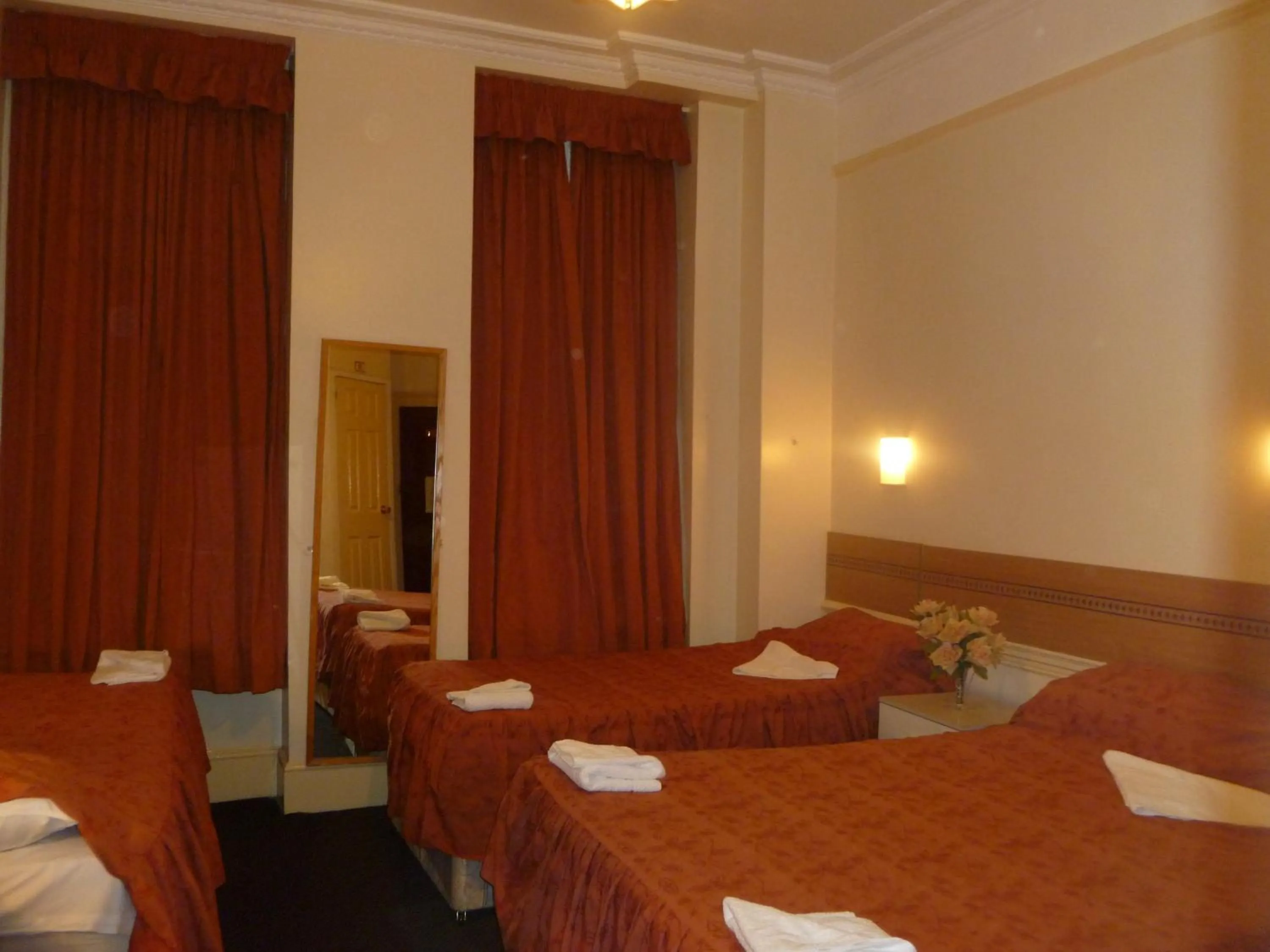 Bed in Grenville House Hotel