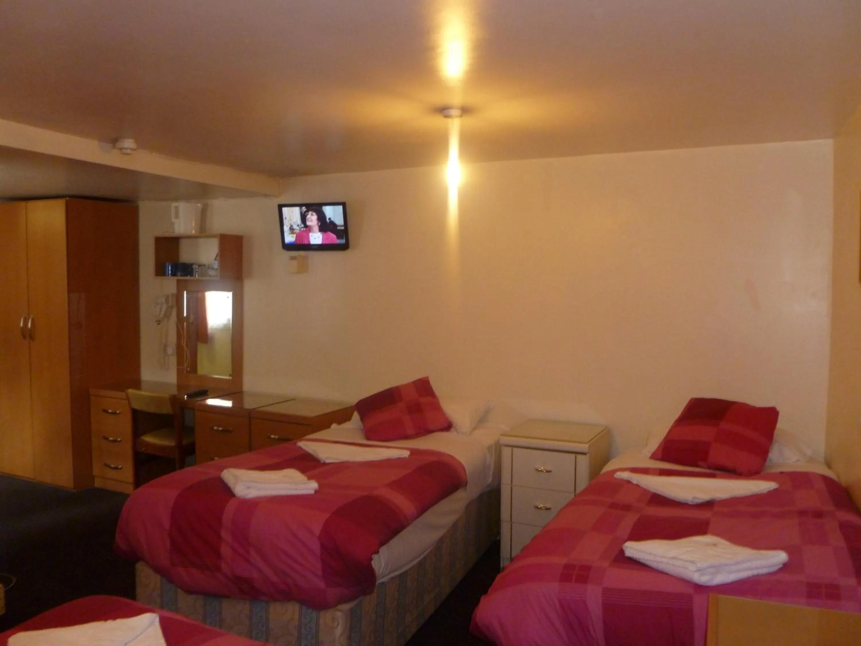 Bed in Grenville House Hotel