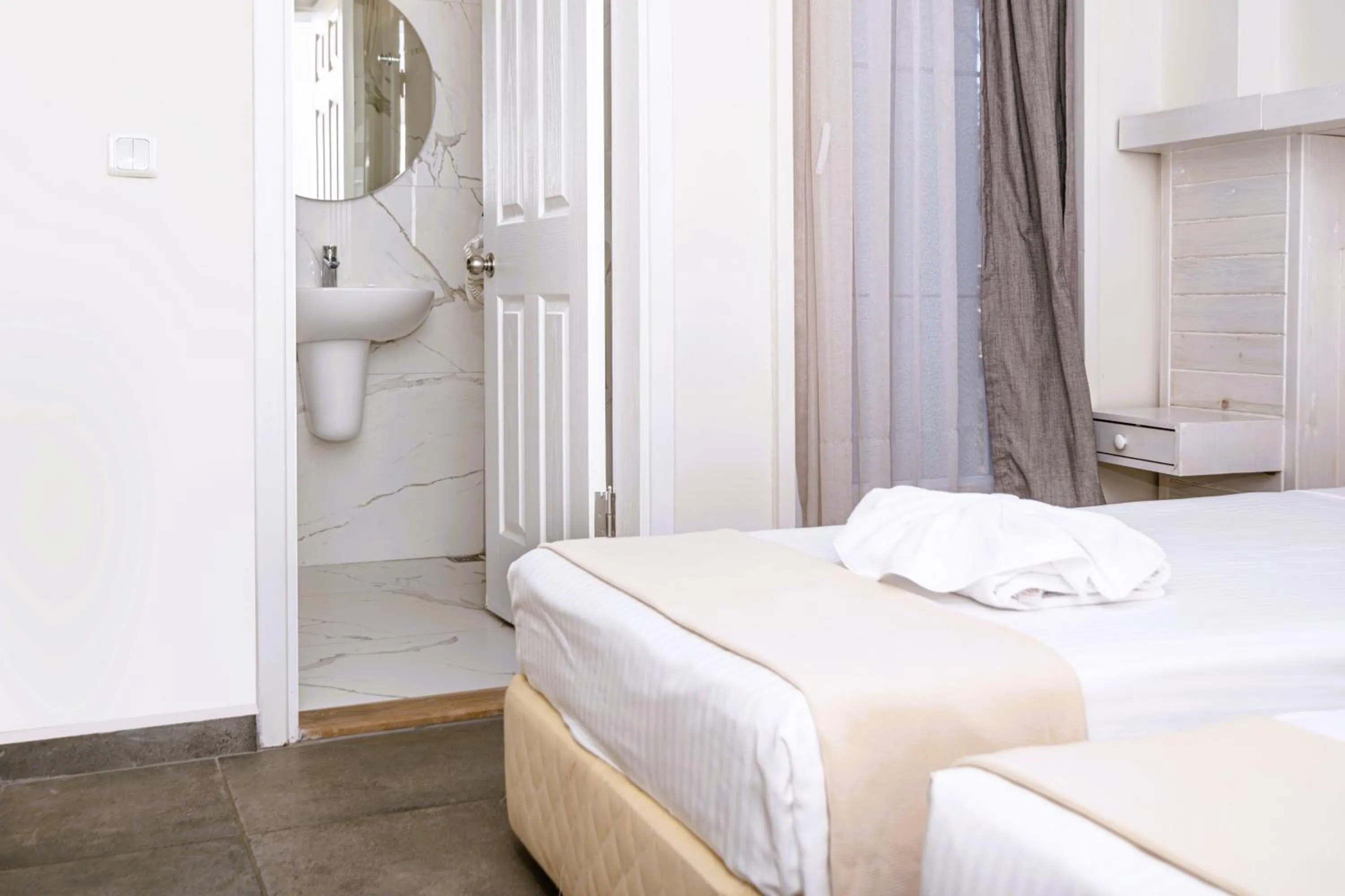 Bedroom, Bed in Muskebi Apart Otel