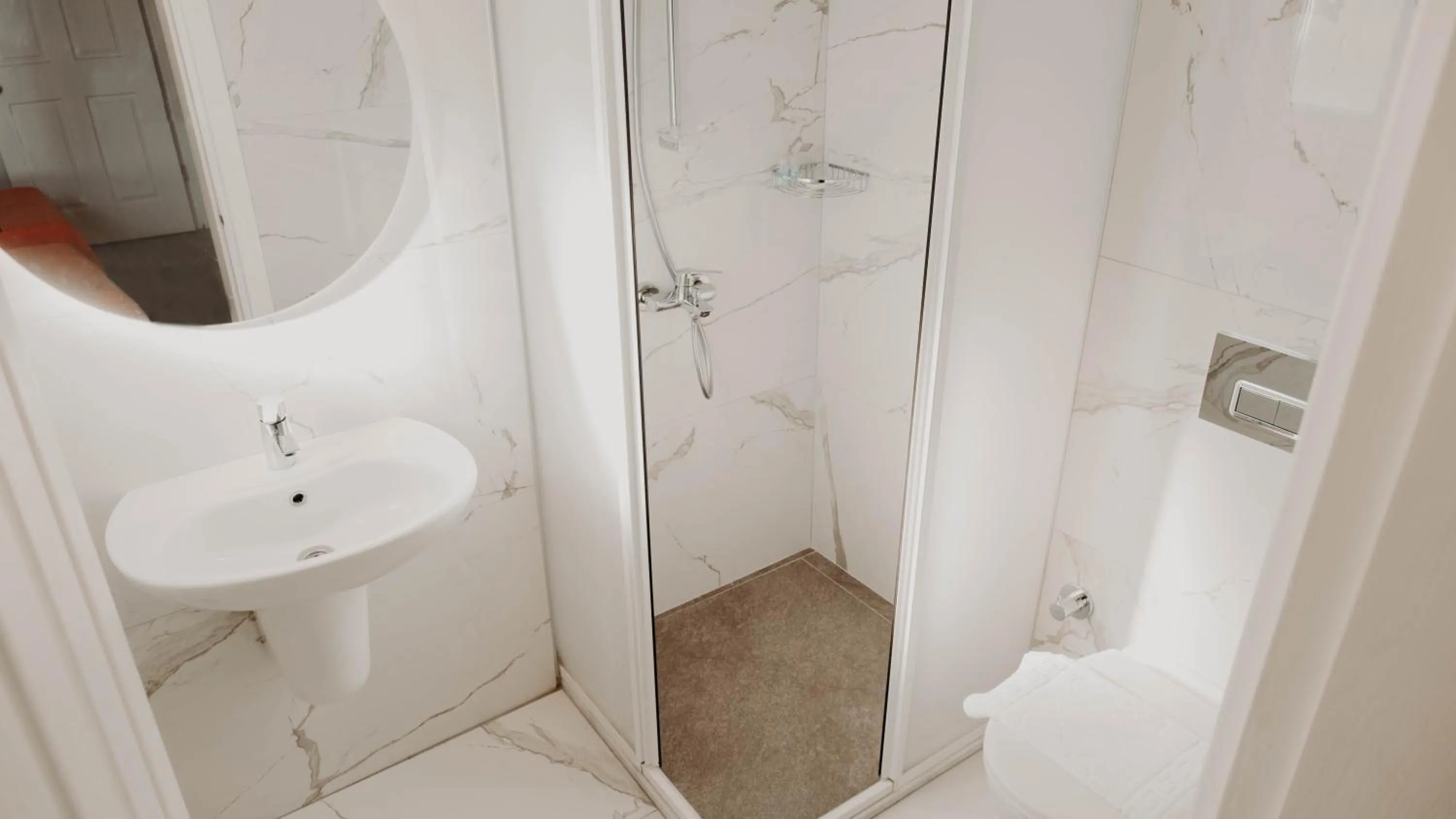 Shower in Muskebi Apart Otel