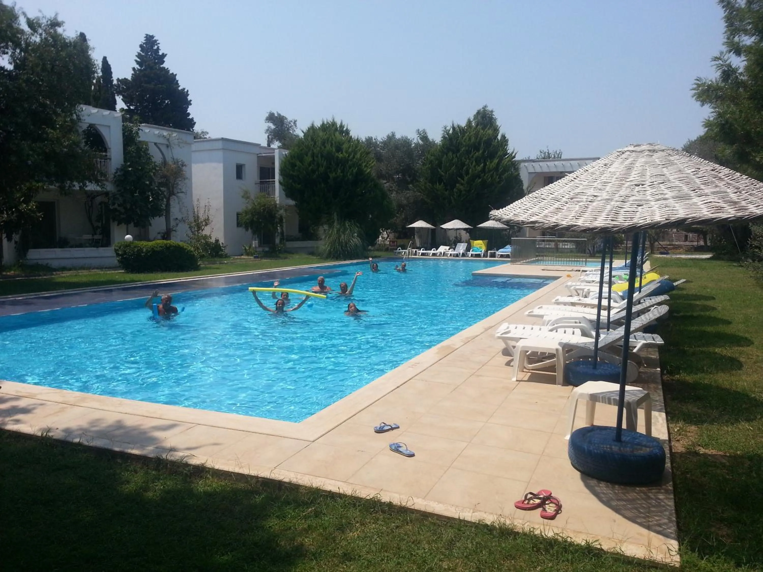 Swimming pool in Muskebi Apart Otel