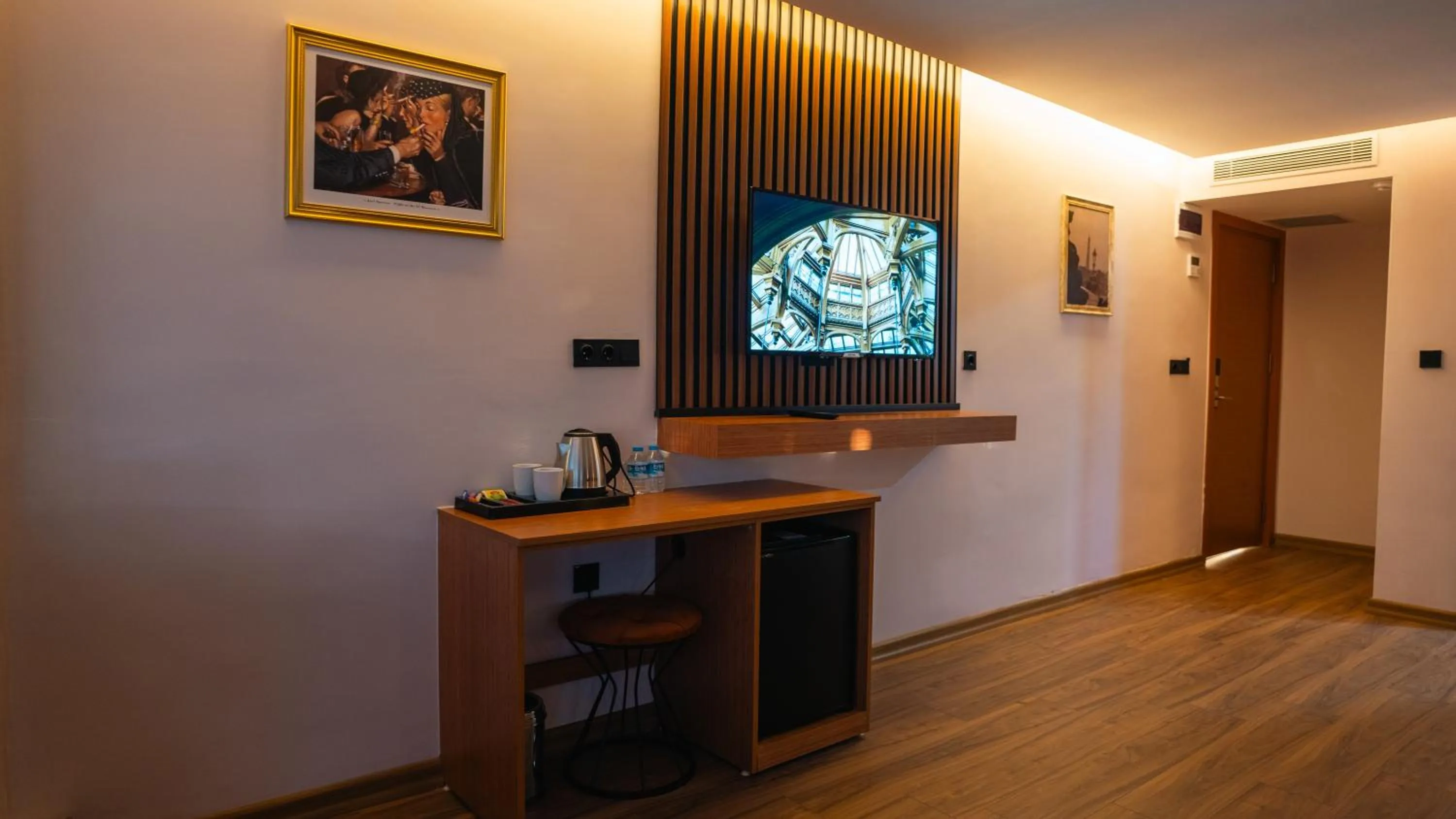 TV and multimedia in Cip Hotel & Spa - İstanbul Bakırköy City Center