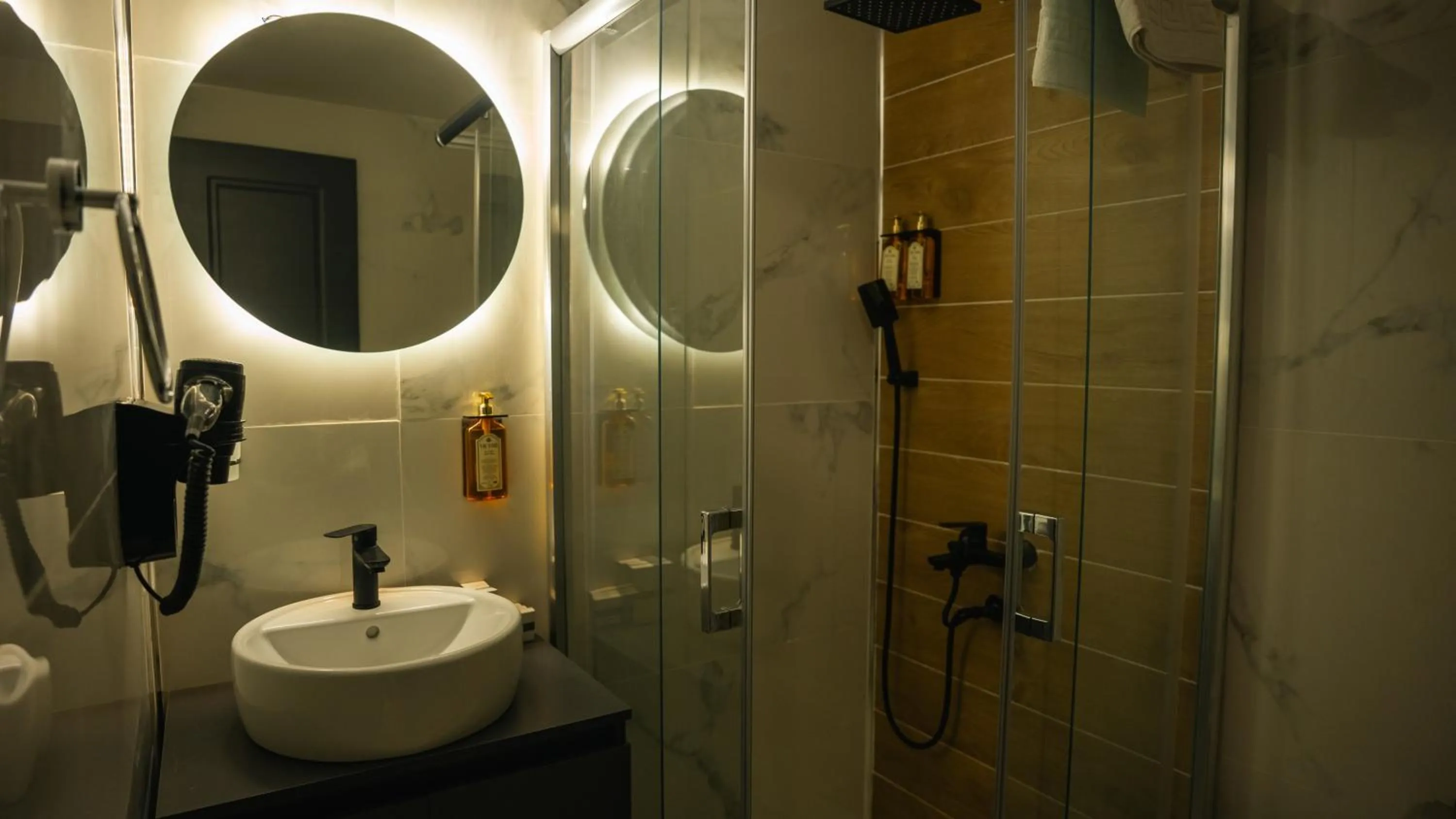 Shower in Cip Hotel & Spa - İstanbul Bakırköy City Center