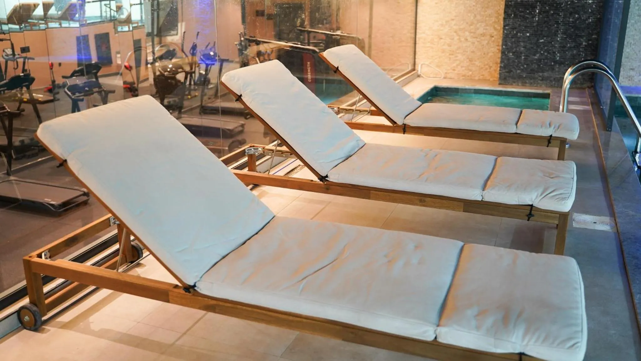 Swimming pool in Cip Hotel & Spa - İstanbul Bakırköy City Center