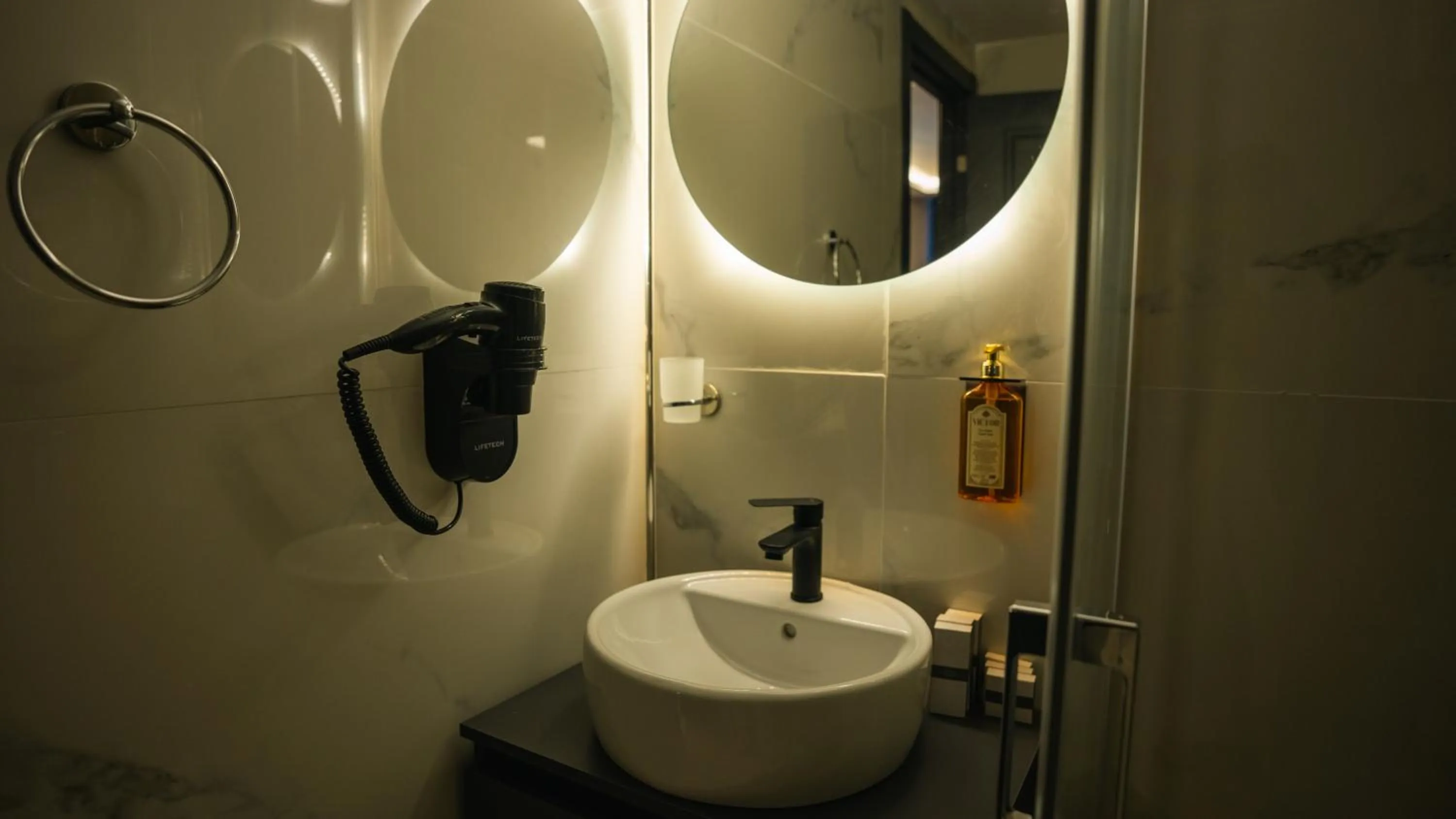 Shower in Cip Hotel & Spa - İstanbul Bakırköy City Center