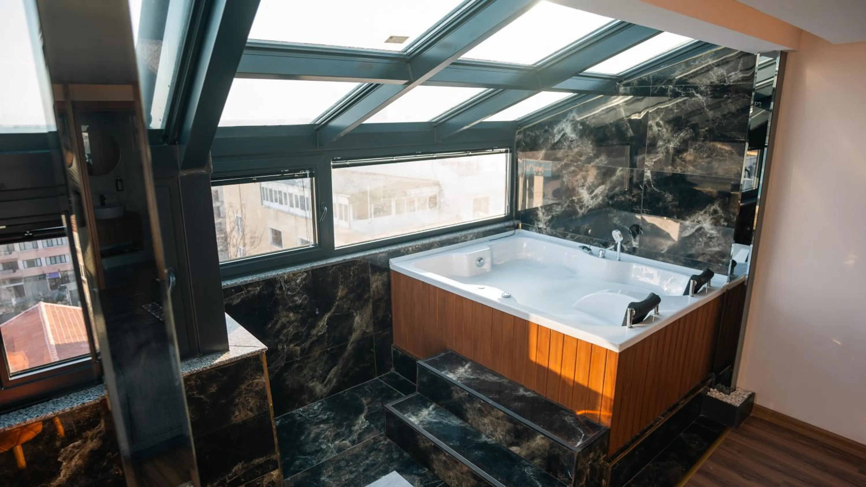 Hot Tub in Cip Hotel & Spa - İstanbul Bakırköy City Center