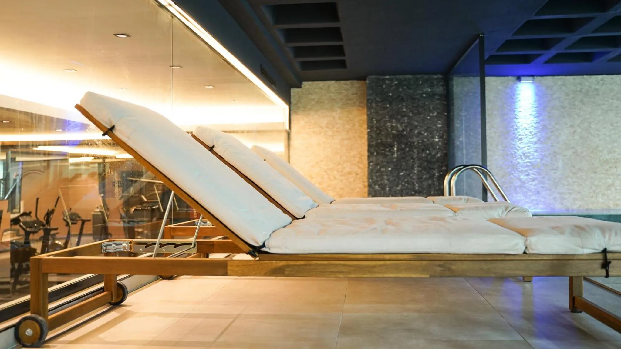 Swimming pool in Cip Hotel & Spa - İstanbul Bakırköy City Center