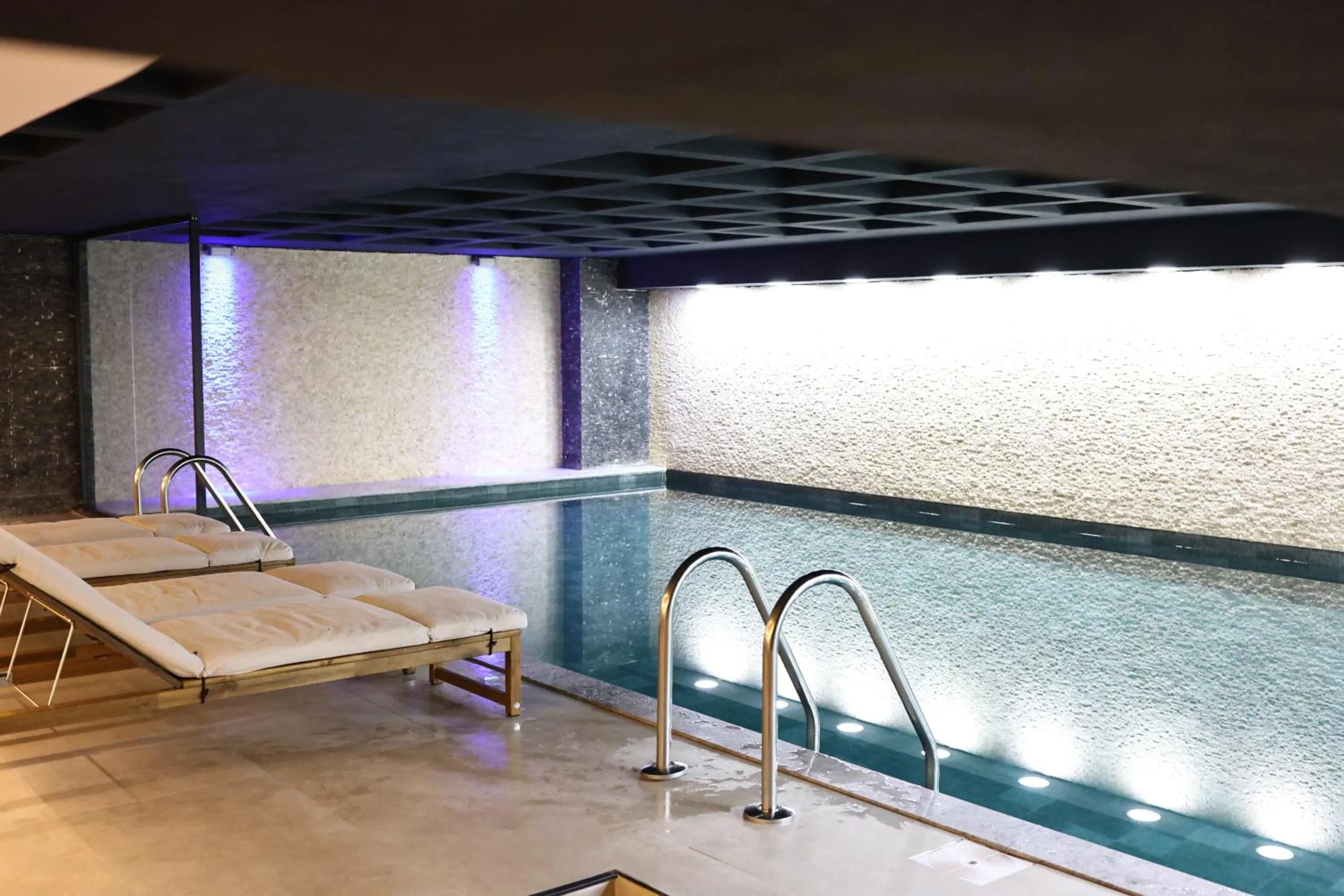 Swimming pool in Cip Hotel & Spa - İstanbul Bakırköy City Center