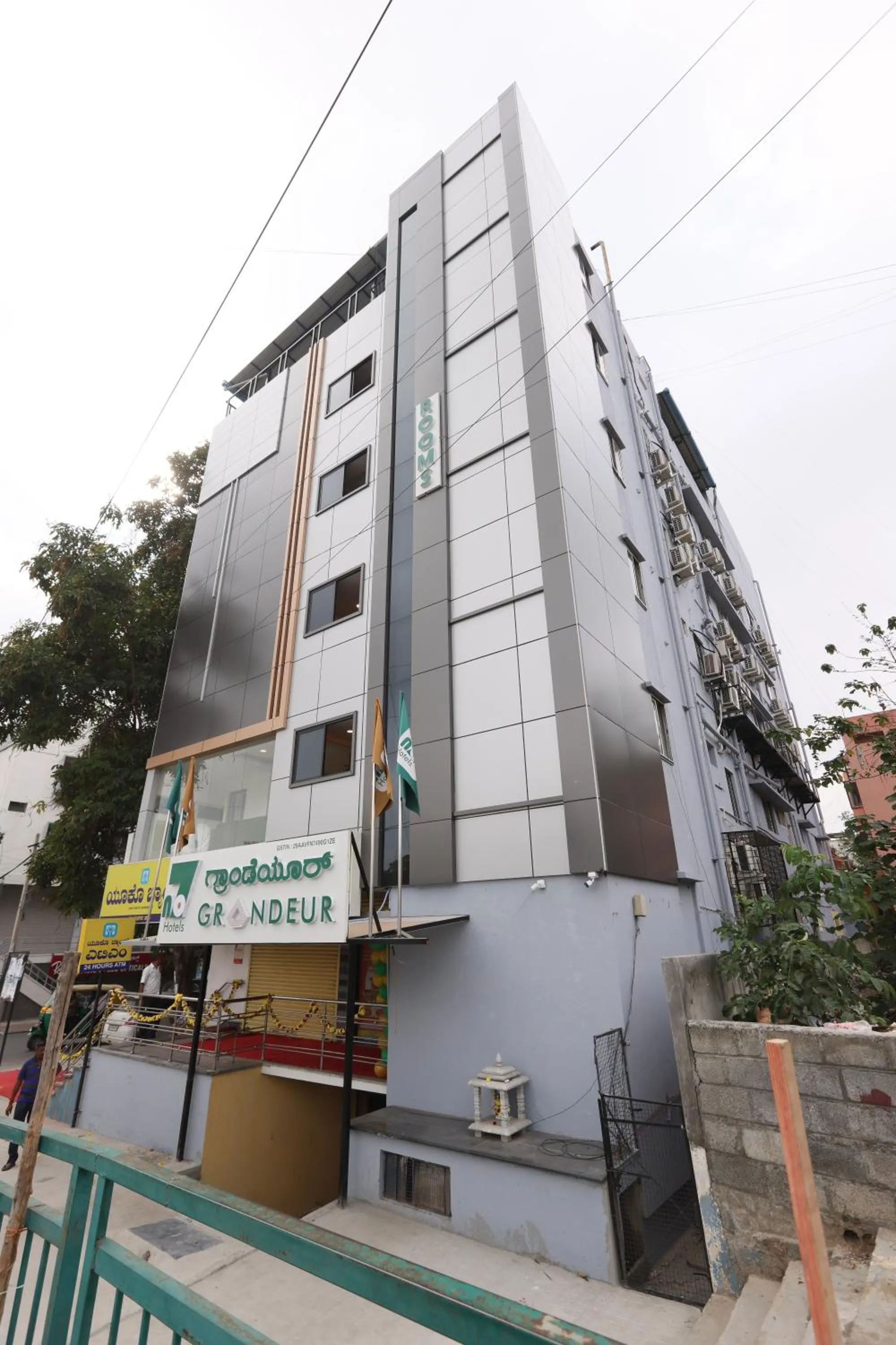 Property building in NO 7 Grandeur Hotel