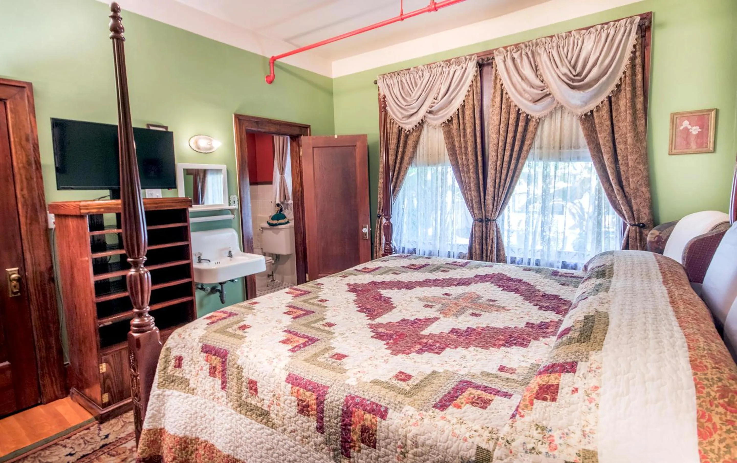 Bed in The Edgewater Hotel