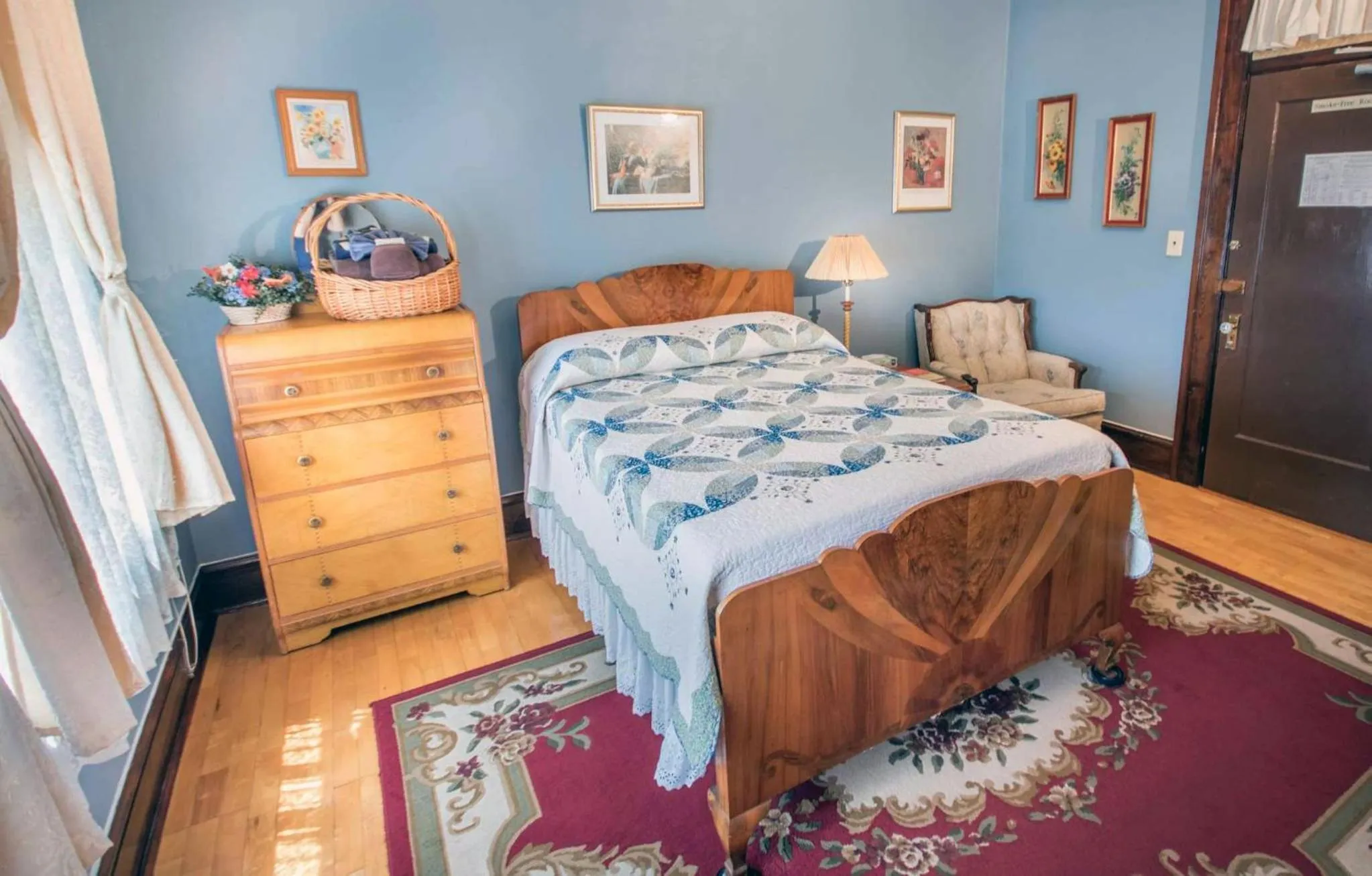 Photo of the whole room in The Edgewater Hotel