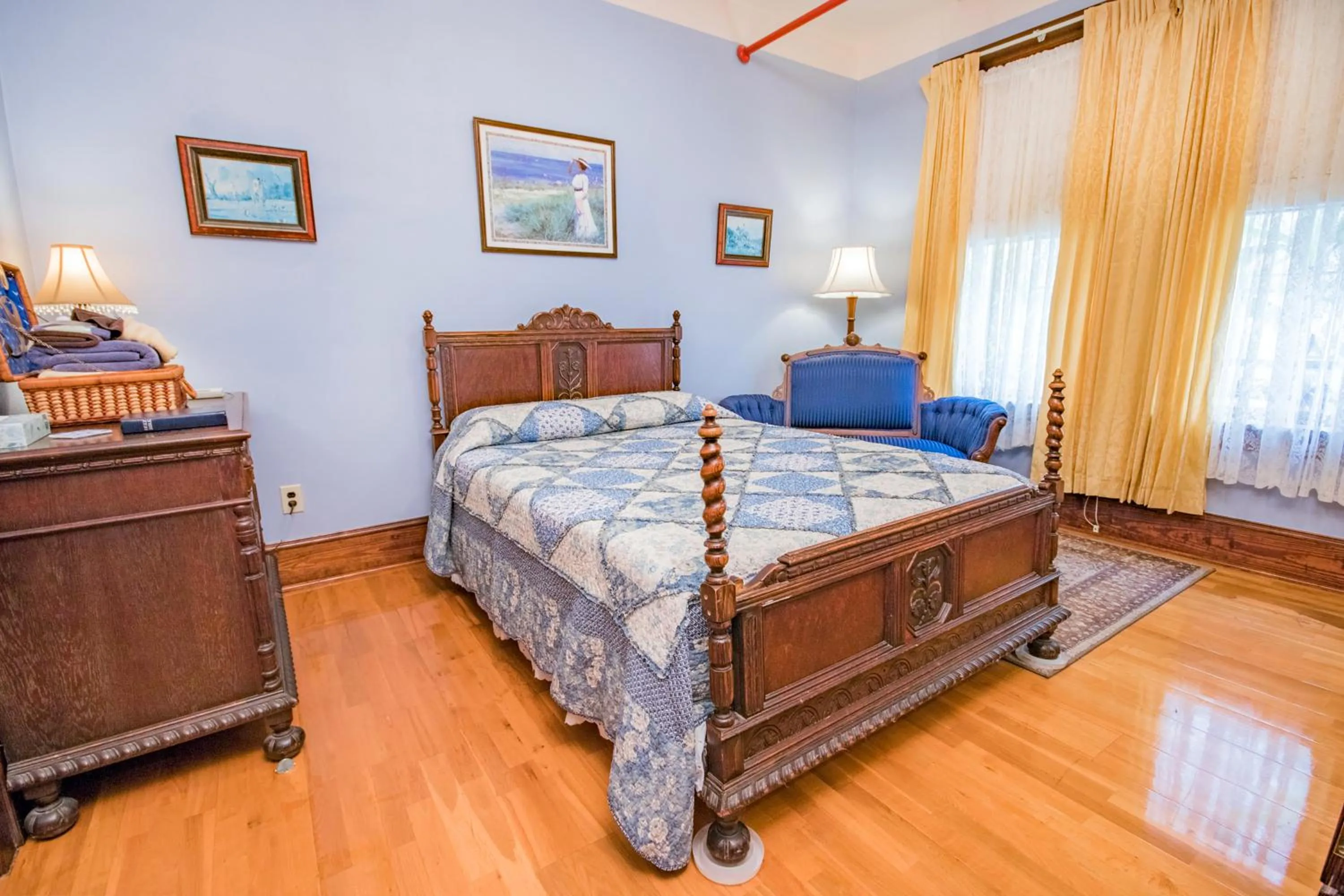 Bedroom in The Edgewater Hotel
