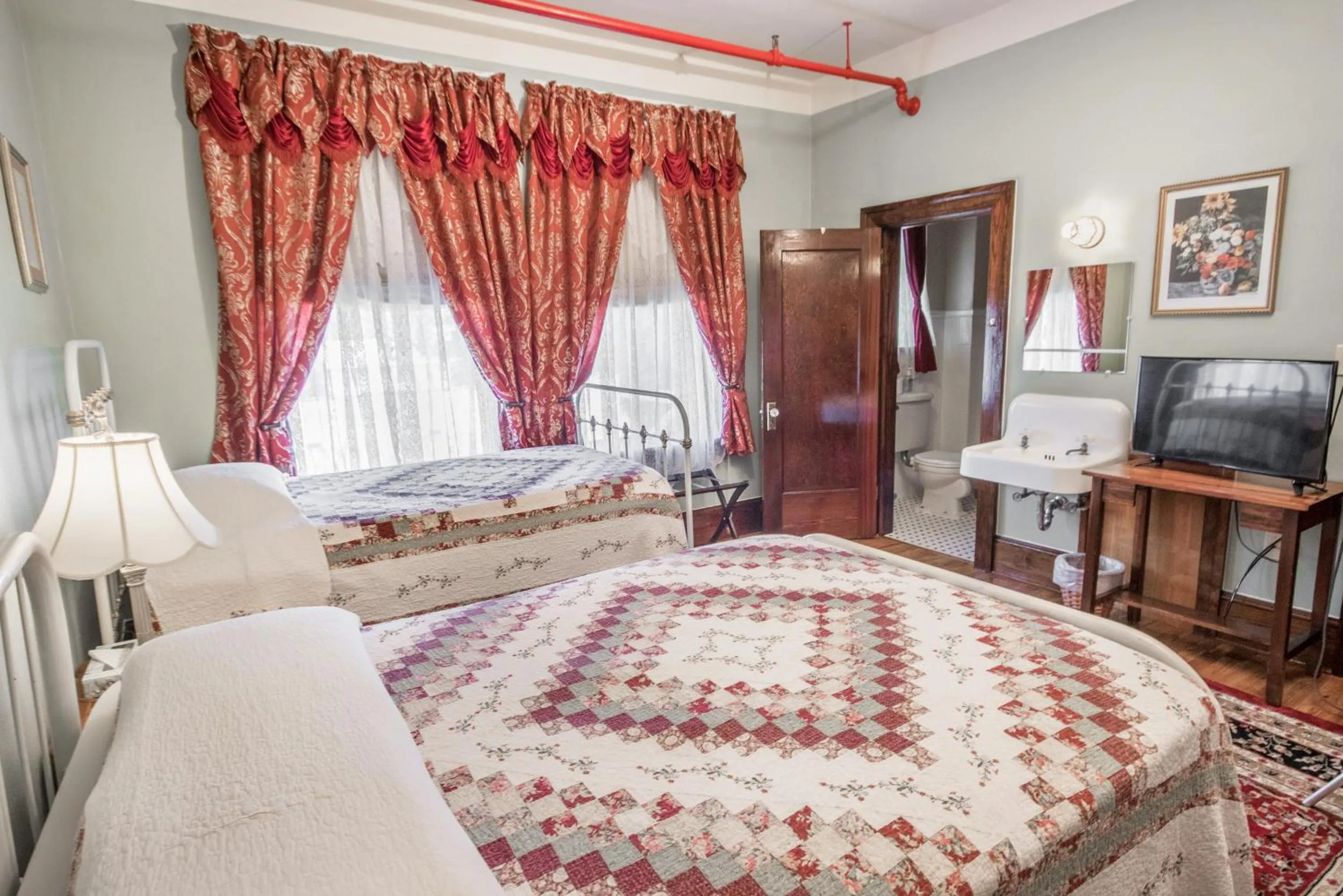 Bedroom in The Edgewater Hotel