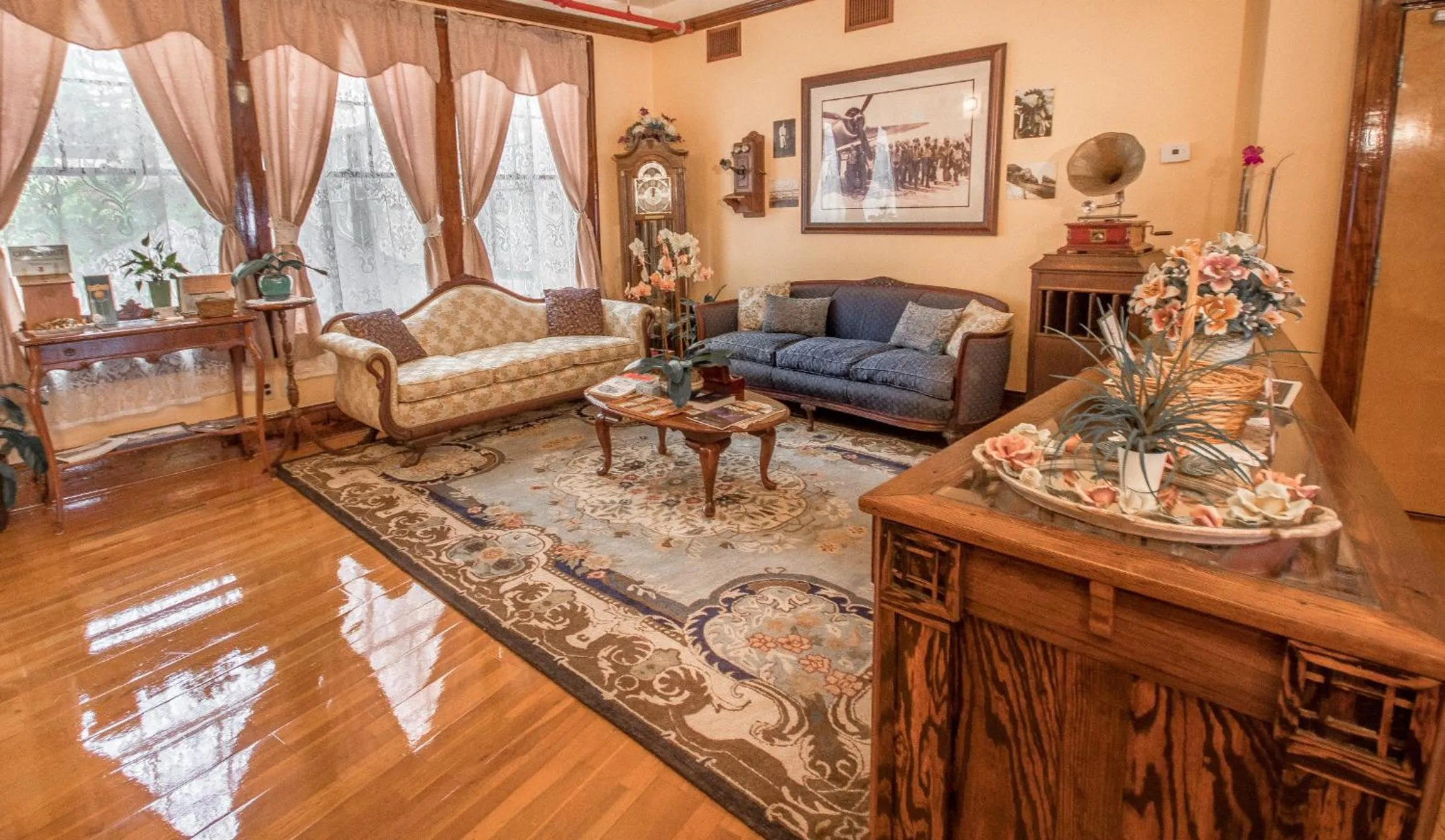 Living room in The Edgewater Hotel