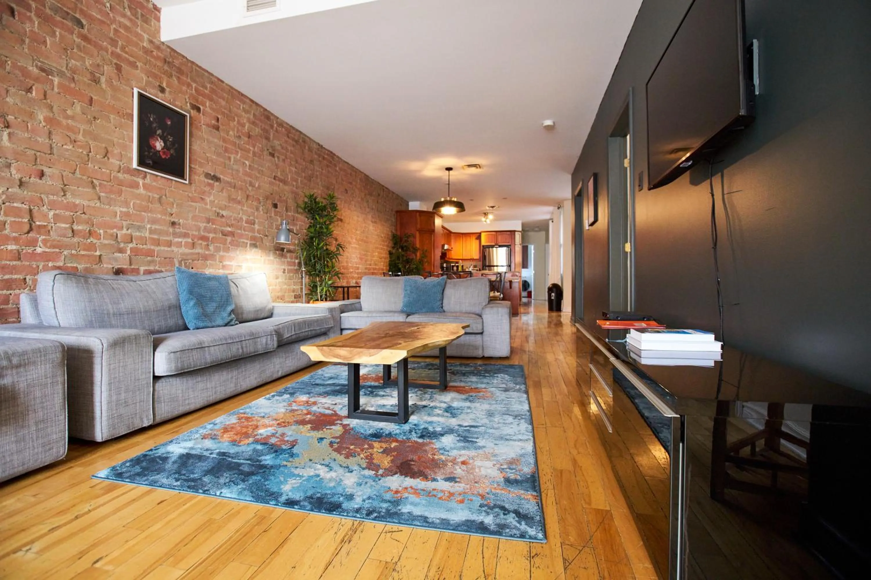 Le Metro Mont-Royal by HomeInMontreal