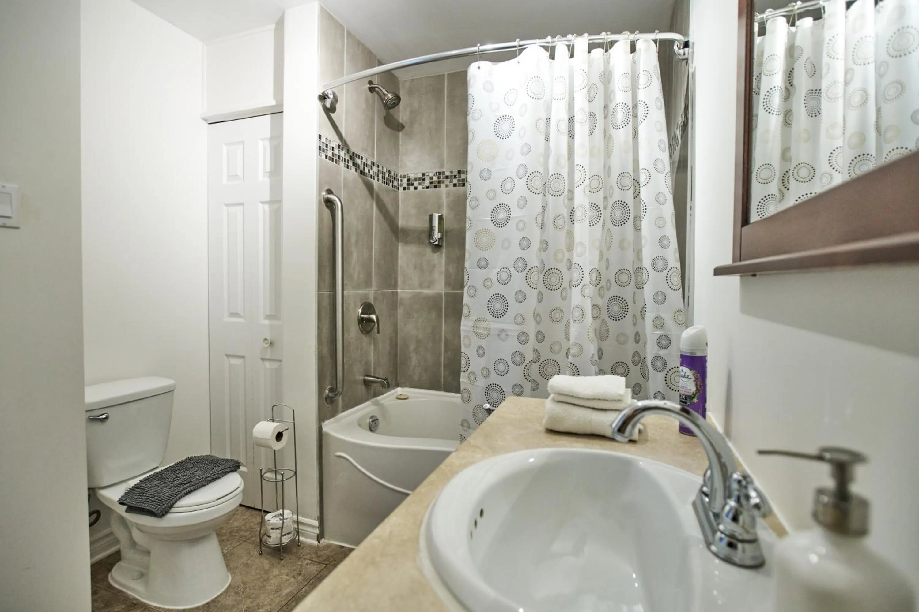 Le Metro Mont-Royal by HomeInMontreal