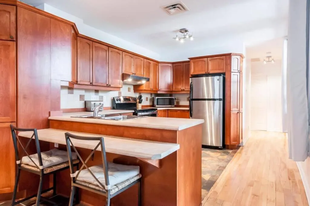 Le Metro Mont-Royal by HomeInMontreal