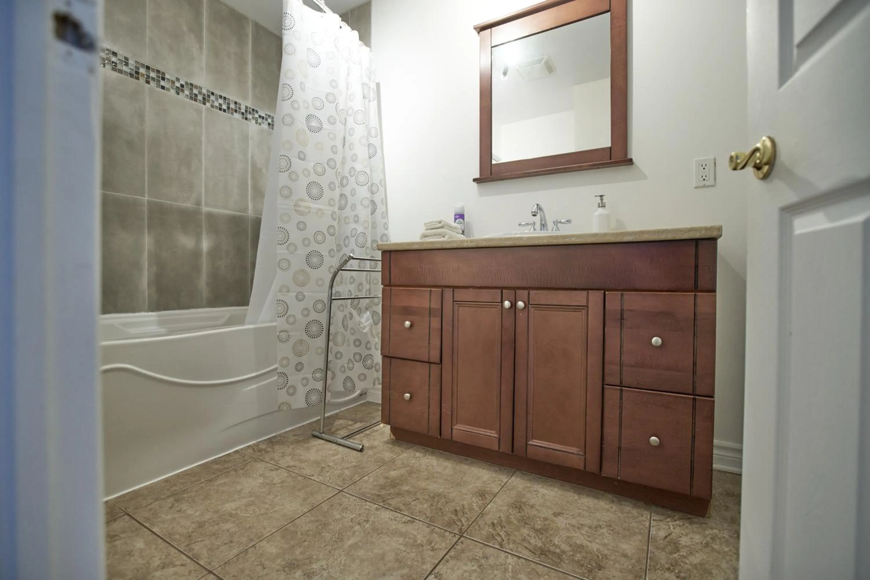 Le Metro Mont-Royal by HomeInMontreal