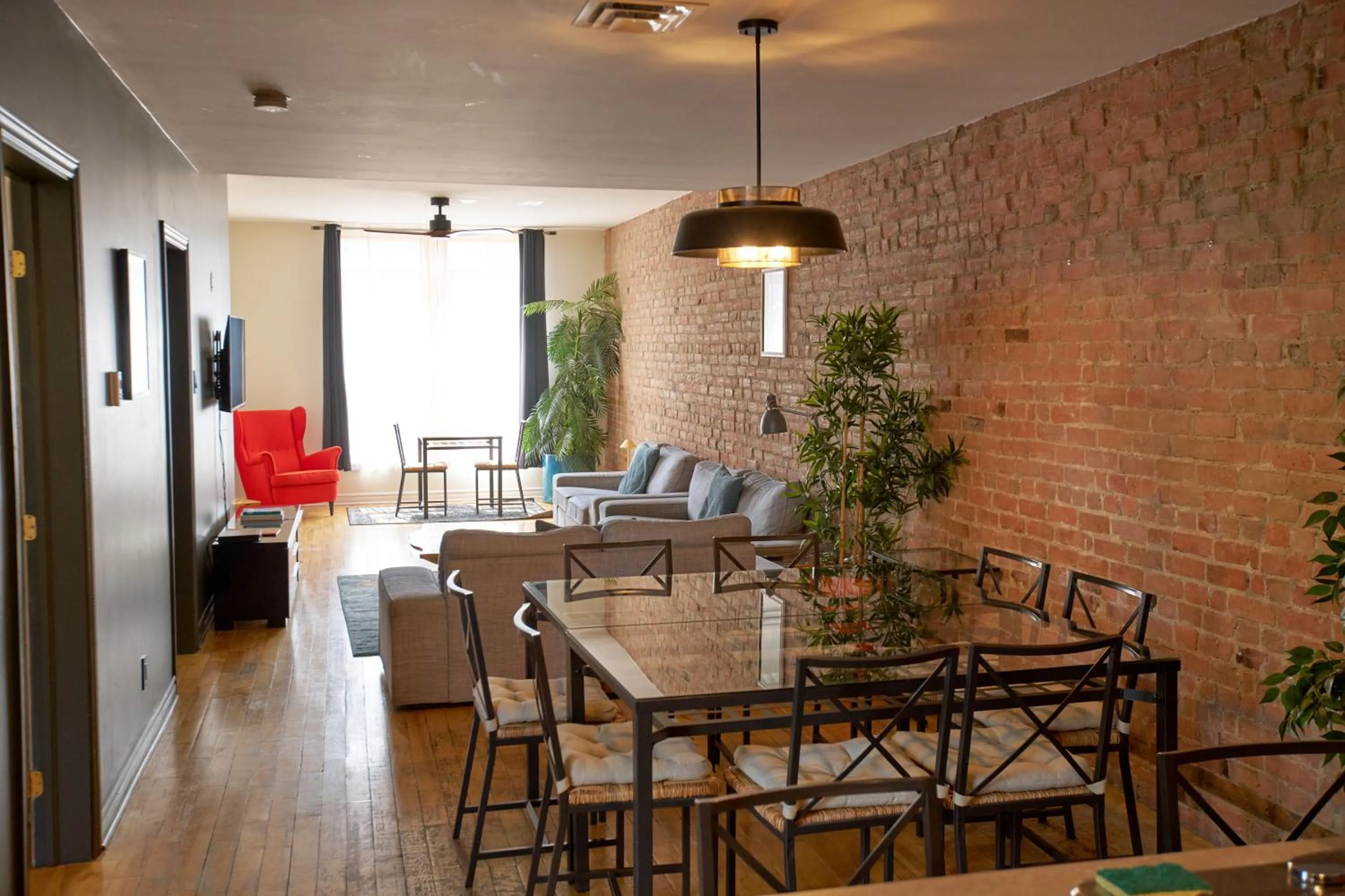 Le Metro Mont-Royal by HomeInMontreal