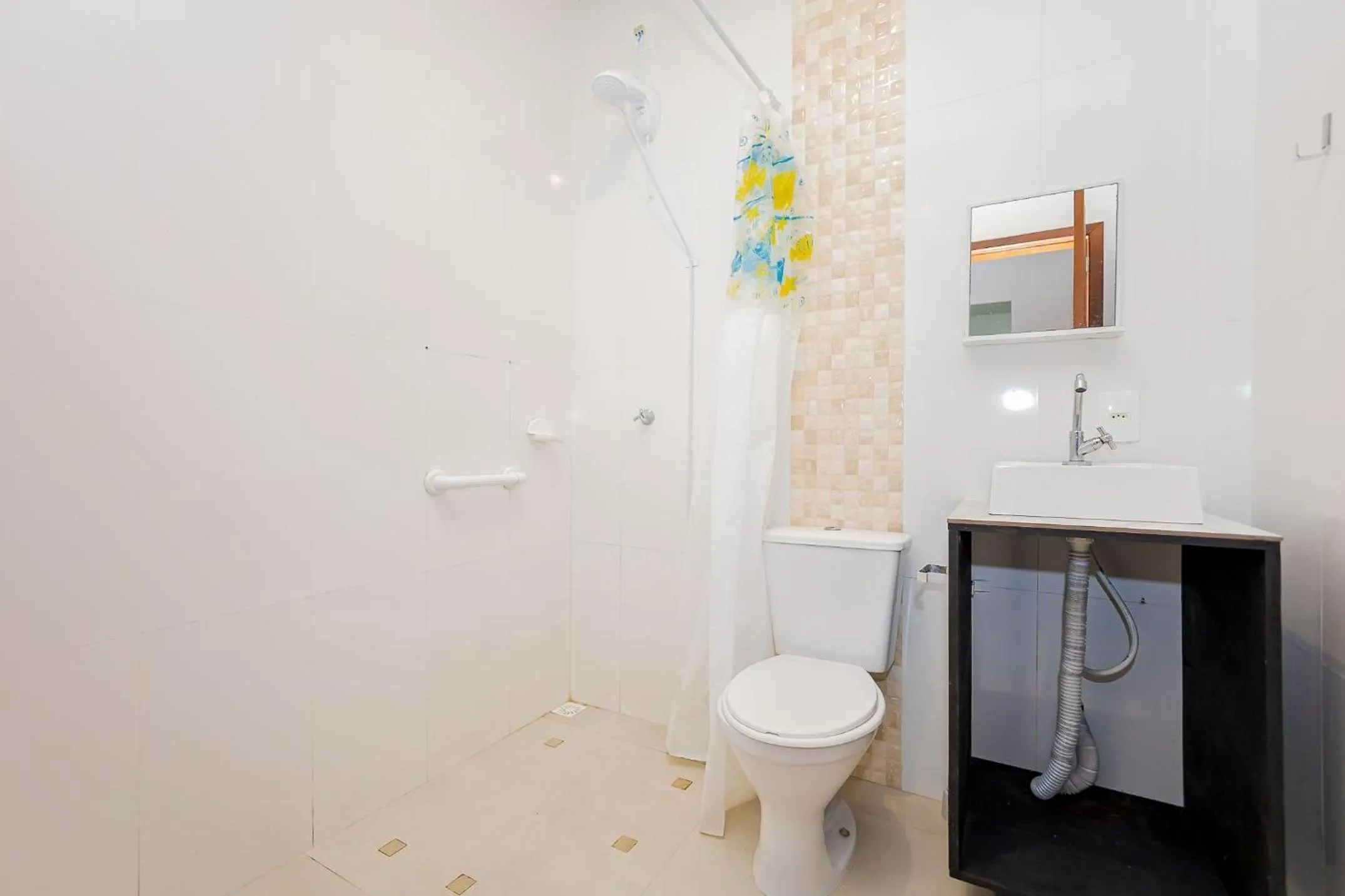 Toilet in Apenas 700m do mar e 25min do Beto Carrero